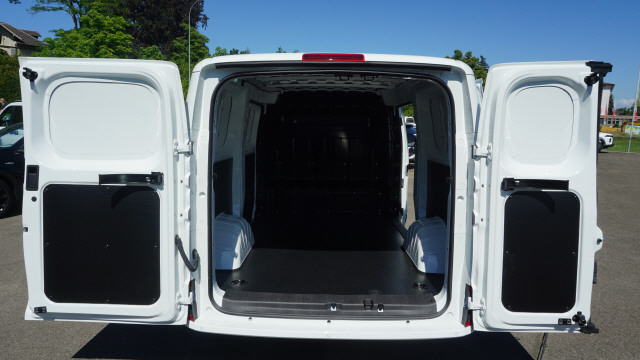 MAXUS eDeliver 5 L1 64kWh-image-8