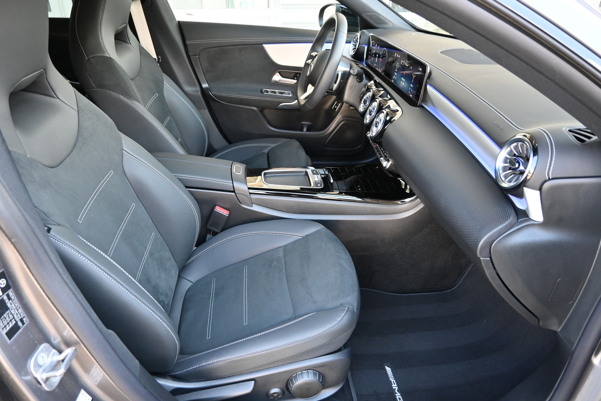MERCEDES-BENZ CLA 200d AMG Line Shooting Brake 7G-DCT + AHK 1600kg-image-12