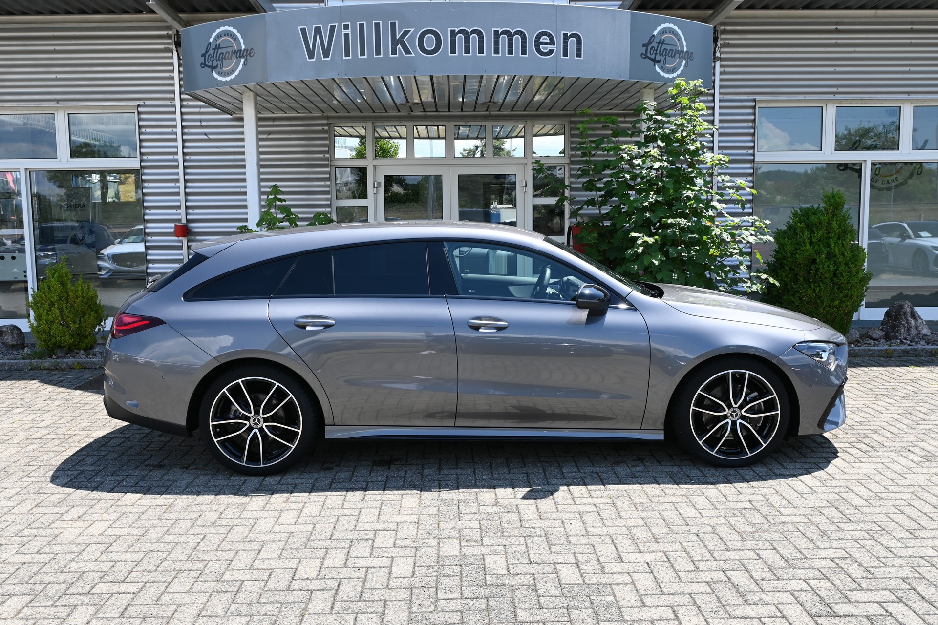MERCEDES-BENZ CLA 200d AMG Line Shooting Brake 7G-DCT + AHK 1600kg-image-3