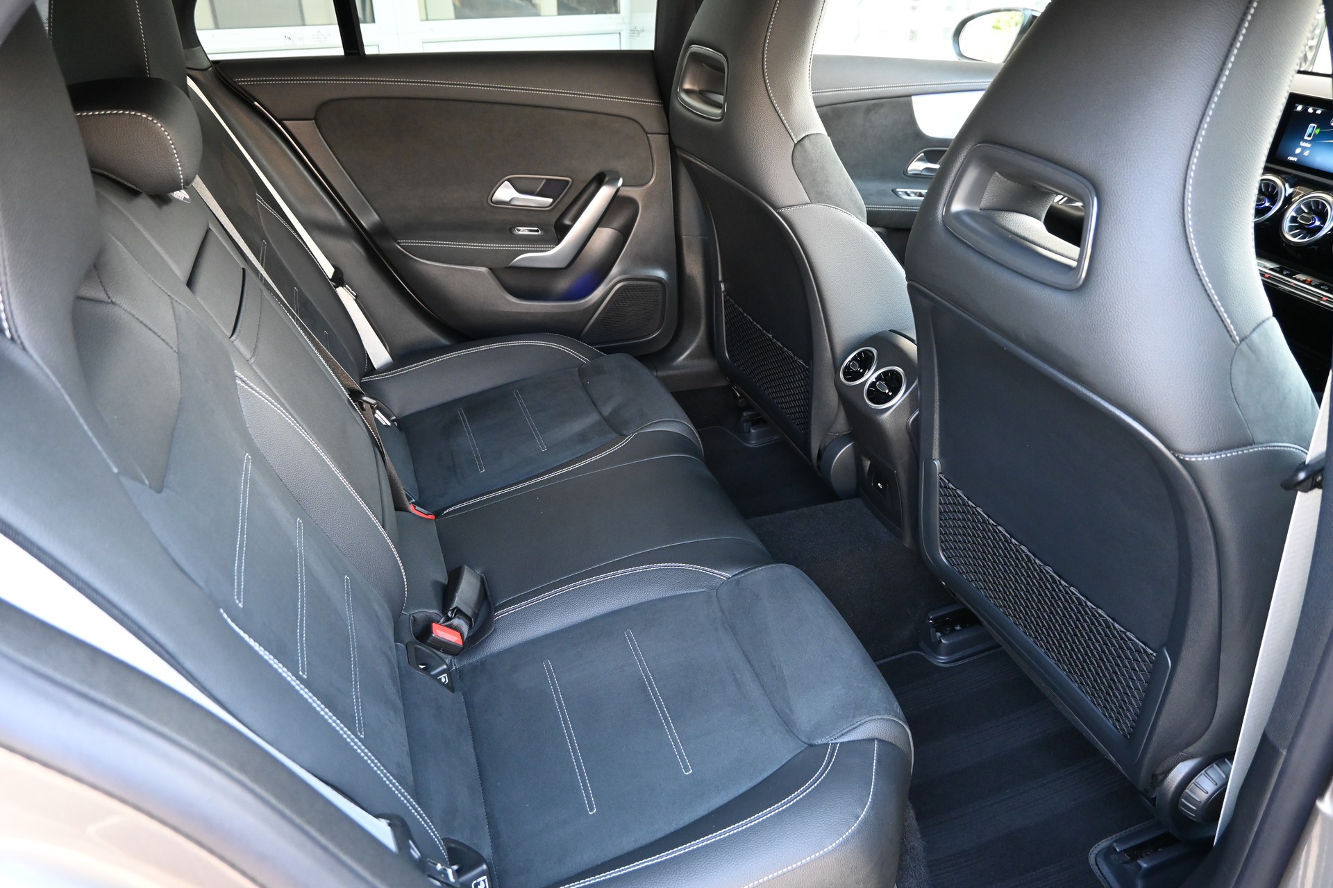 MERCEDES-BENZ CLA 200d AMG Line Shooting Brake 7G-DCT + AHK 1600kg-image-13