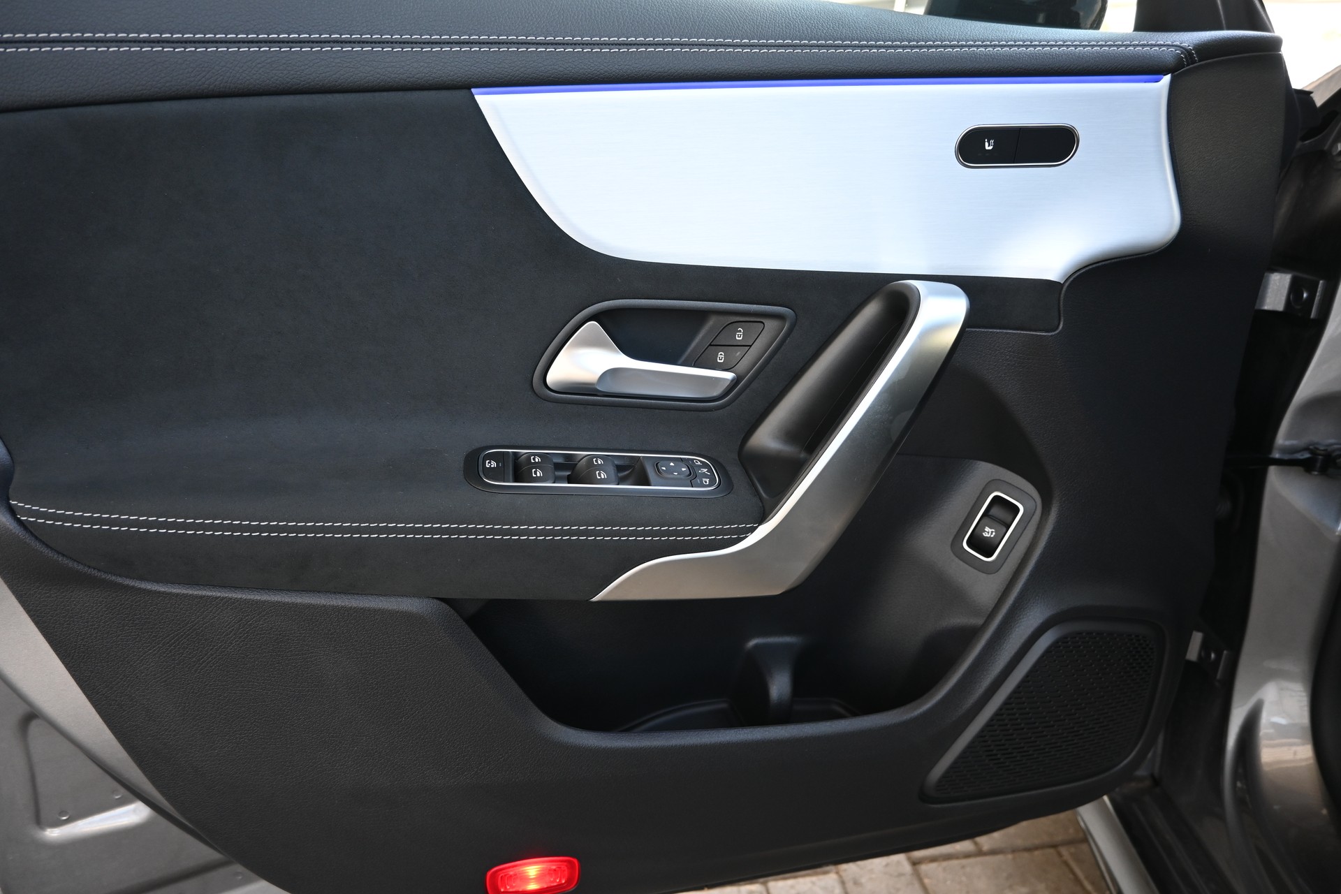 MERCEDES-BENZ CLA 200d AMG Line Shooting Brake 7G-DCT + AHK 1600kg-image-16
