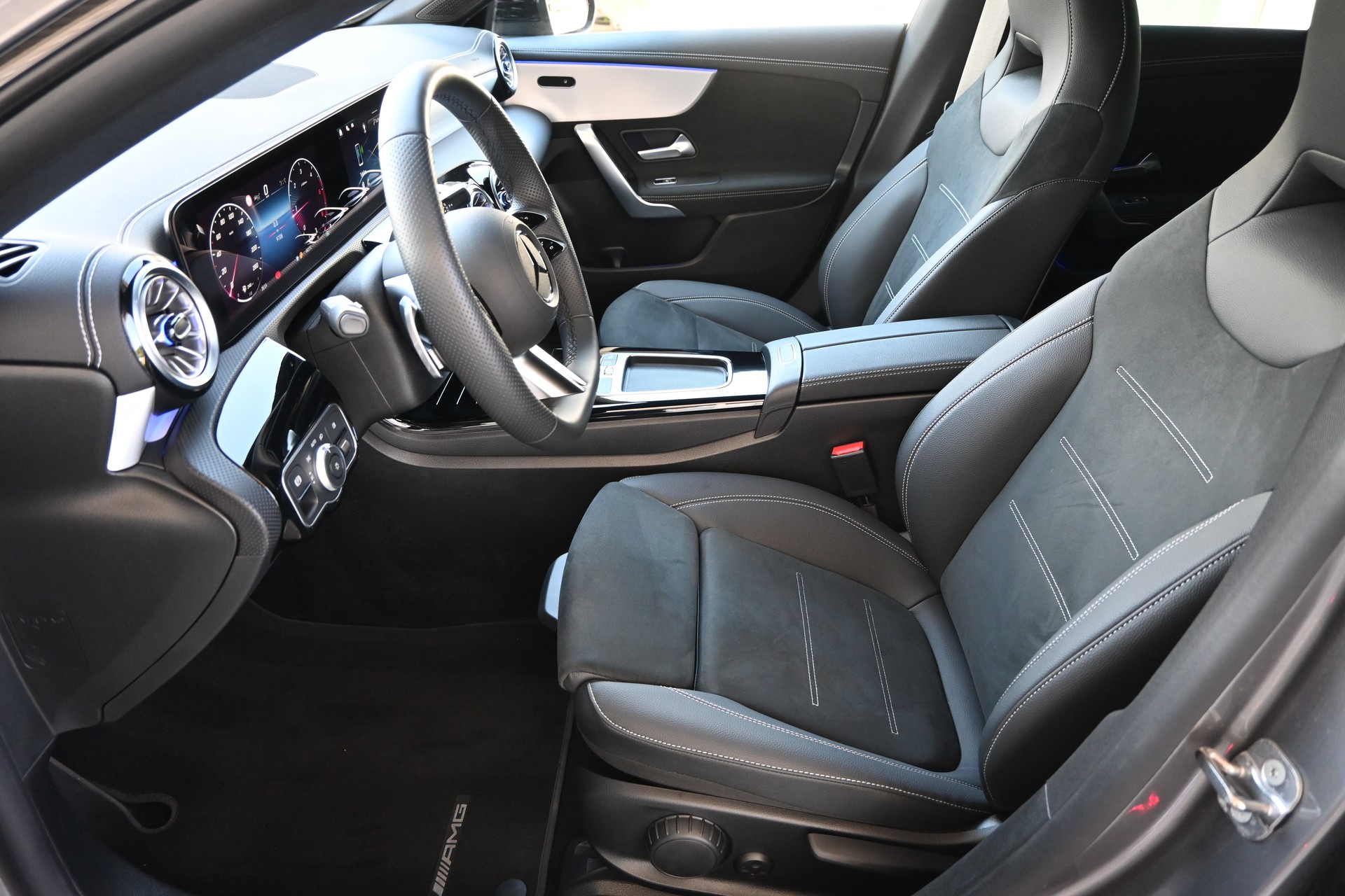 MERCEDES-BENZ CLA 200d AMG Line Shooting Brake 7G-DCT + AHK 1600kg-image-10
