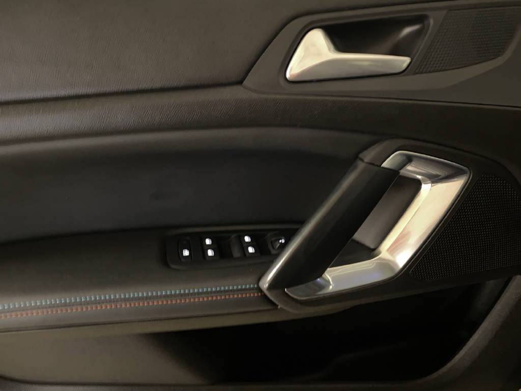 PEUGEOT 308 1.2 PureTech 130 Tech Edition S/S-image-11