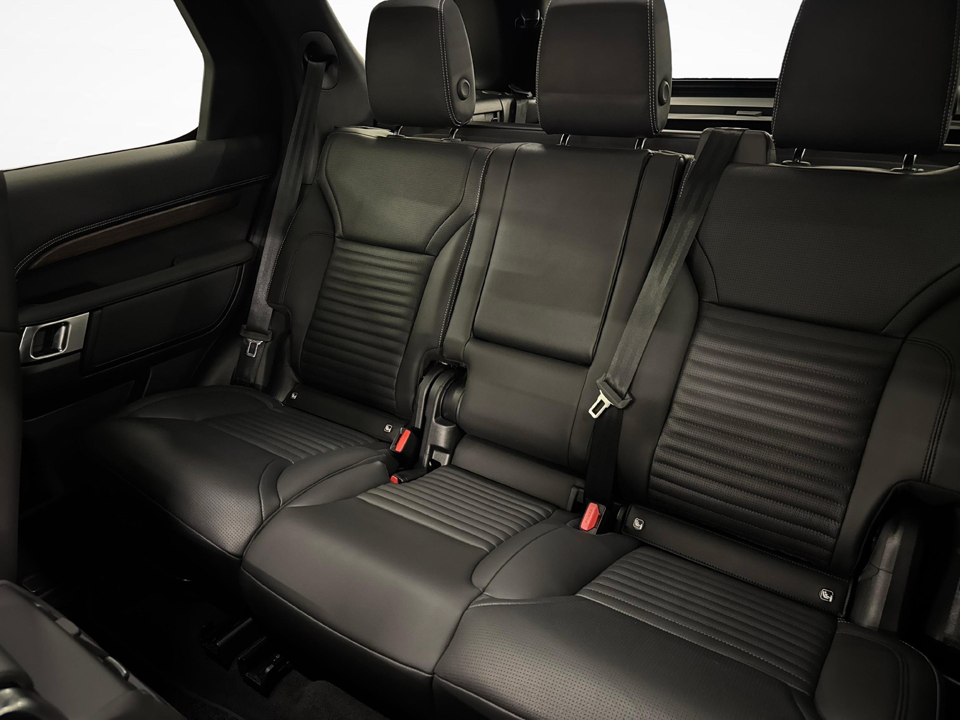 LAND ROVER Discovery 3.0 D I6 350 Dynamic SE-image-11