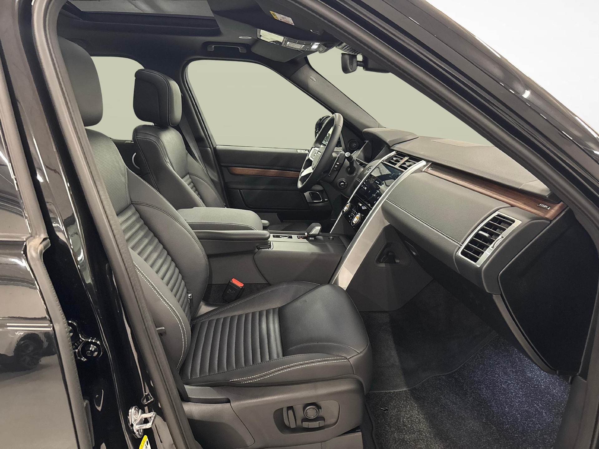 LAND ROVER Discovery 3.0 D I6 350 Dynamic SE-image-10