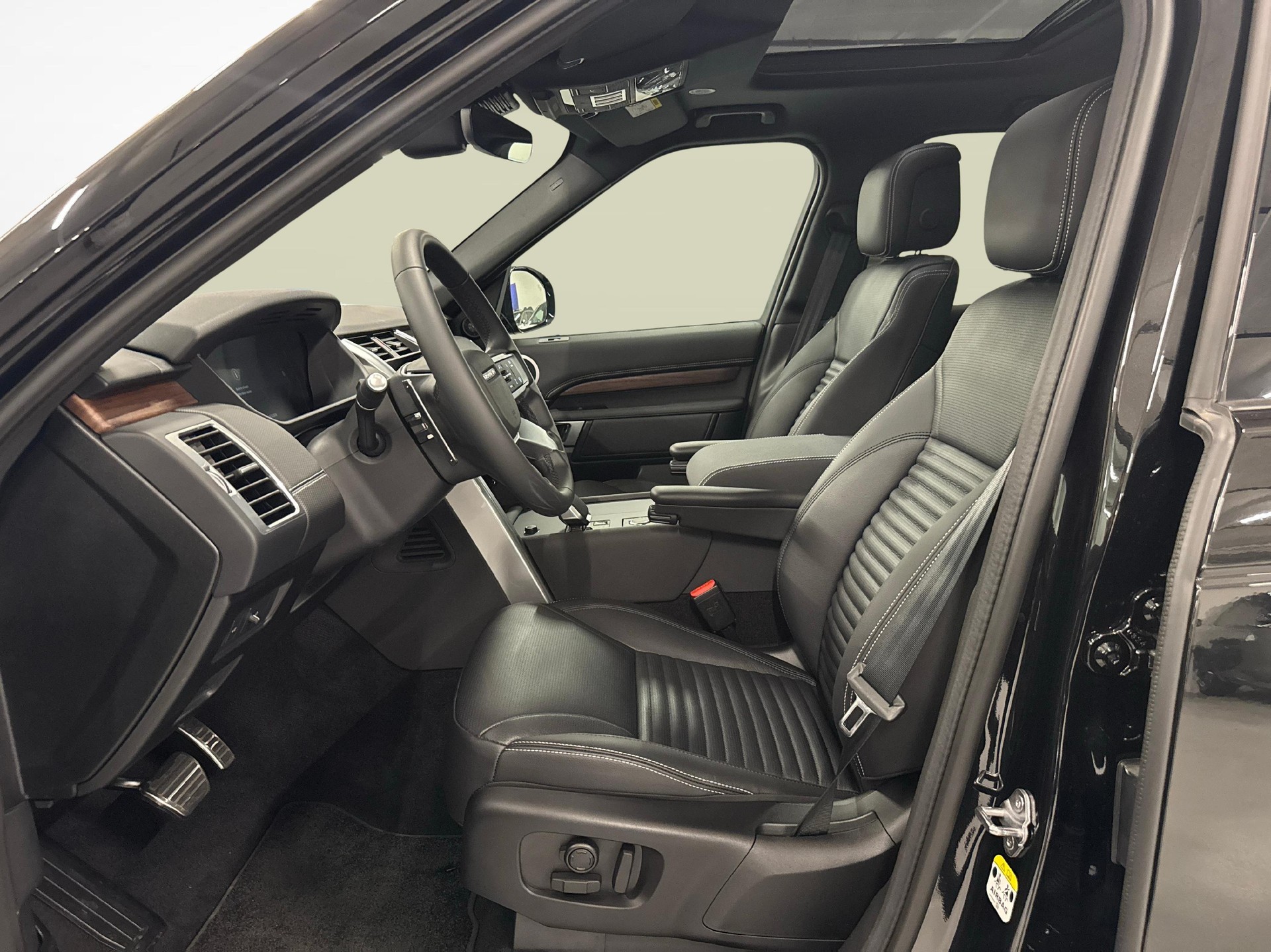 LAND ROVER Discovery 3.0 D I6 350 Dynamic SE-image-8