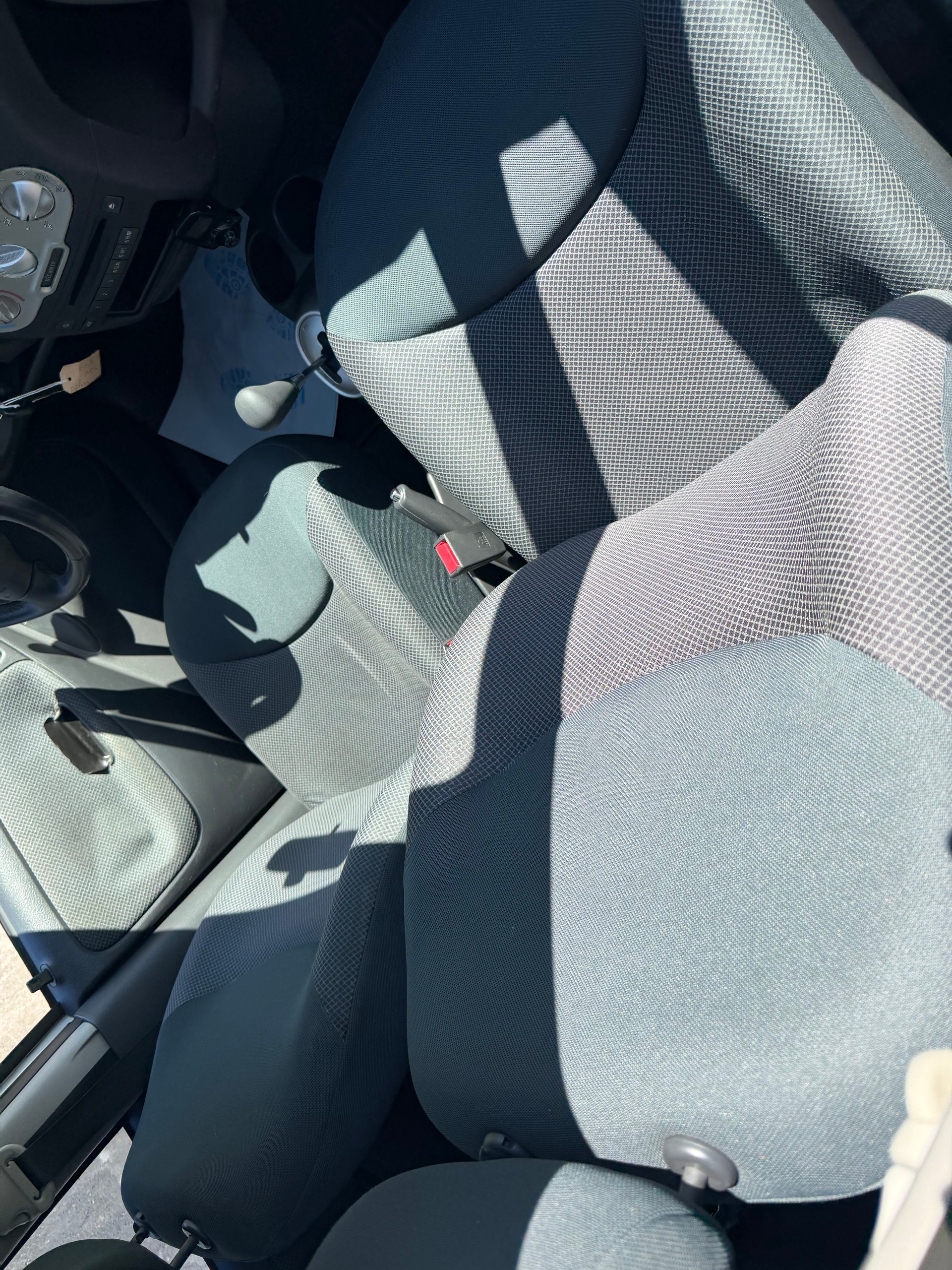 TOYOTA Yaris 1.0 Automatique-image-3