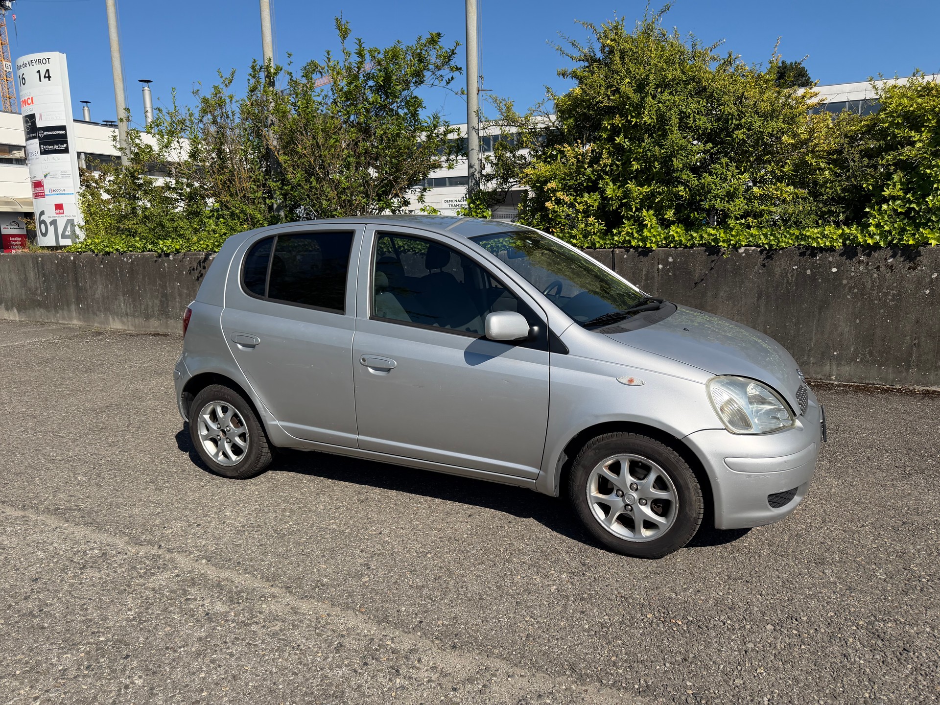 TOYOTA Yaris 1.0 Automatique-image-2