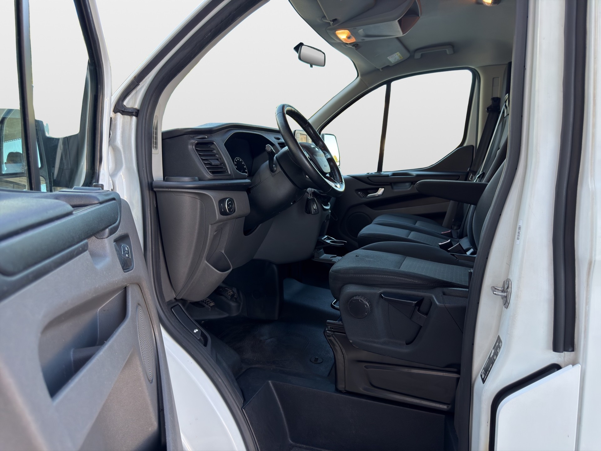FORD Transit Custom Van 300 L2H1 Trend-image-7