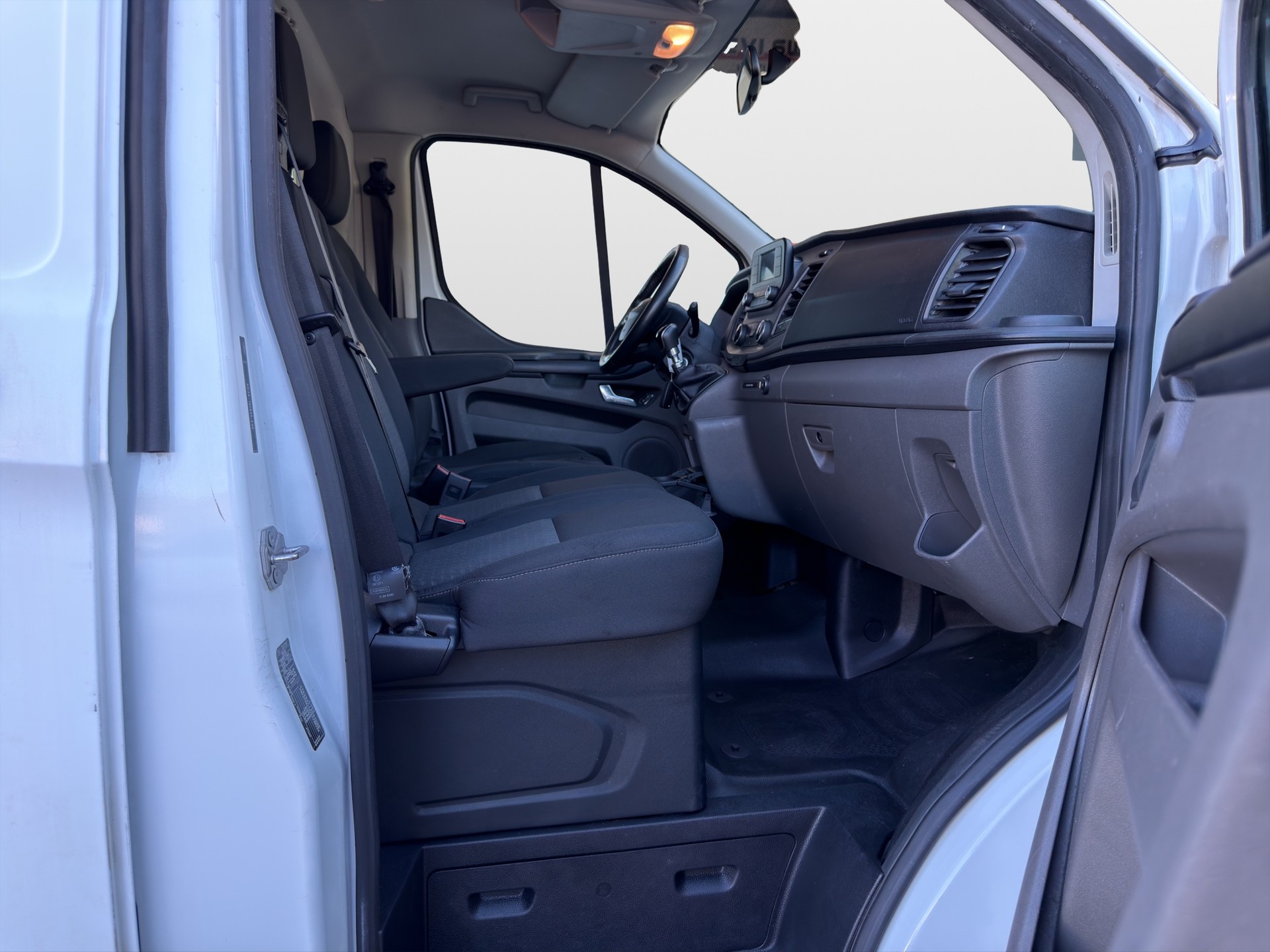 FORD Transit Custom Van 300 L2H1 Trend-image-8