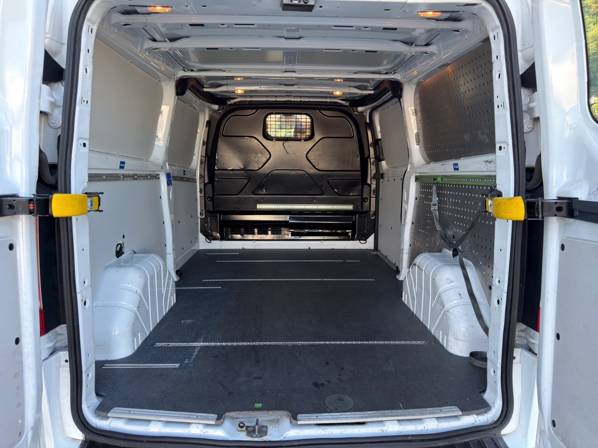 FORD Transit Custom Van 300 L2H1 Trend-image-10