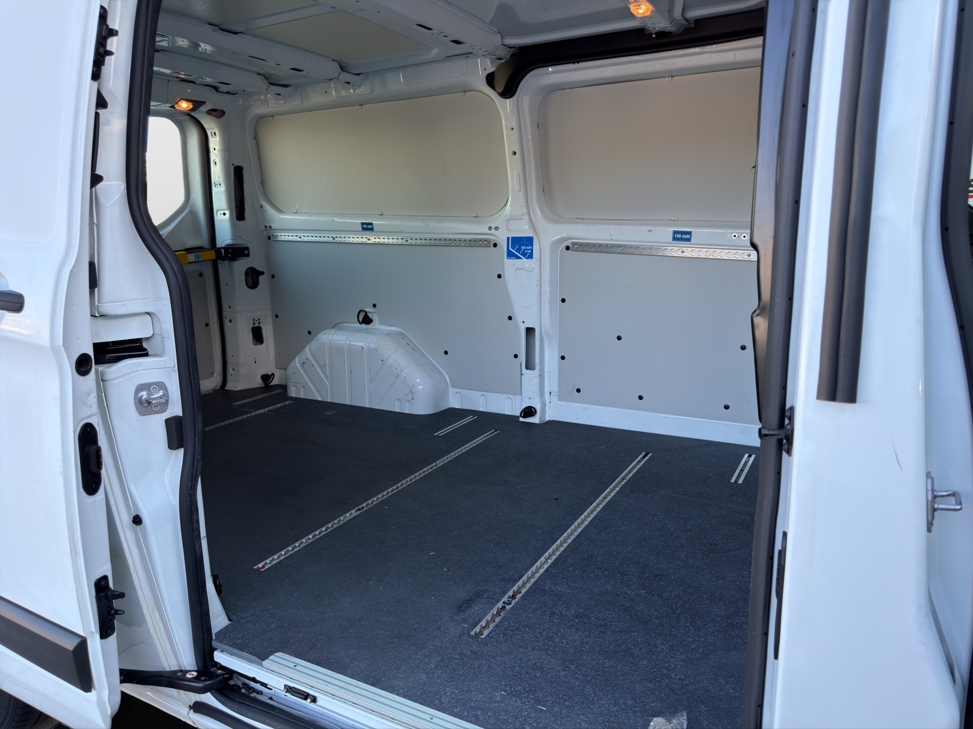 FORD Transit Custom Van 300 L2H1 Trend-image-9