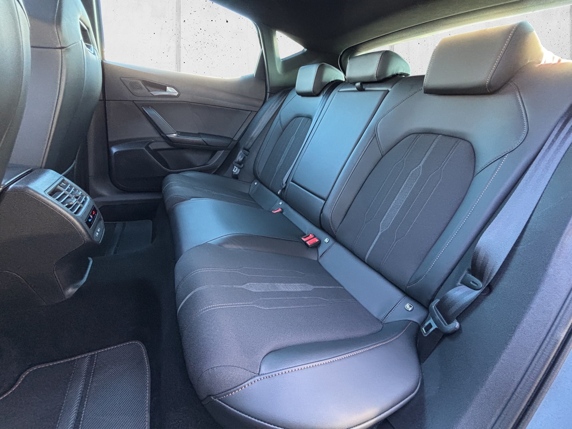 CUPRA Leon 2.0 TSI 300 DSG-image-11