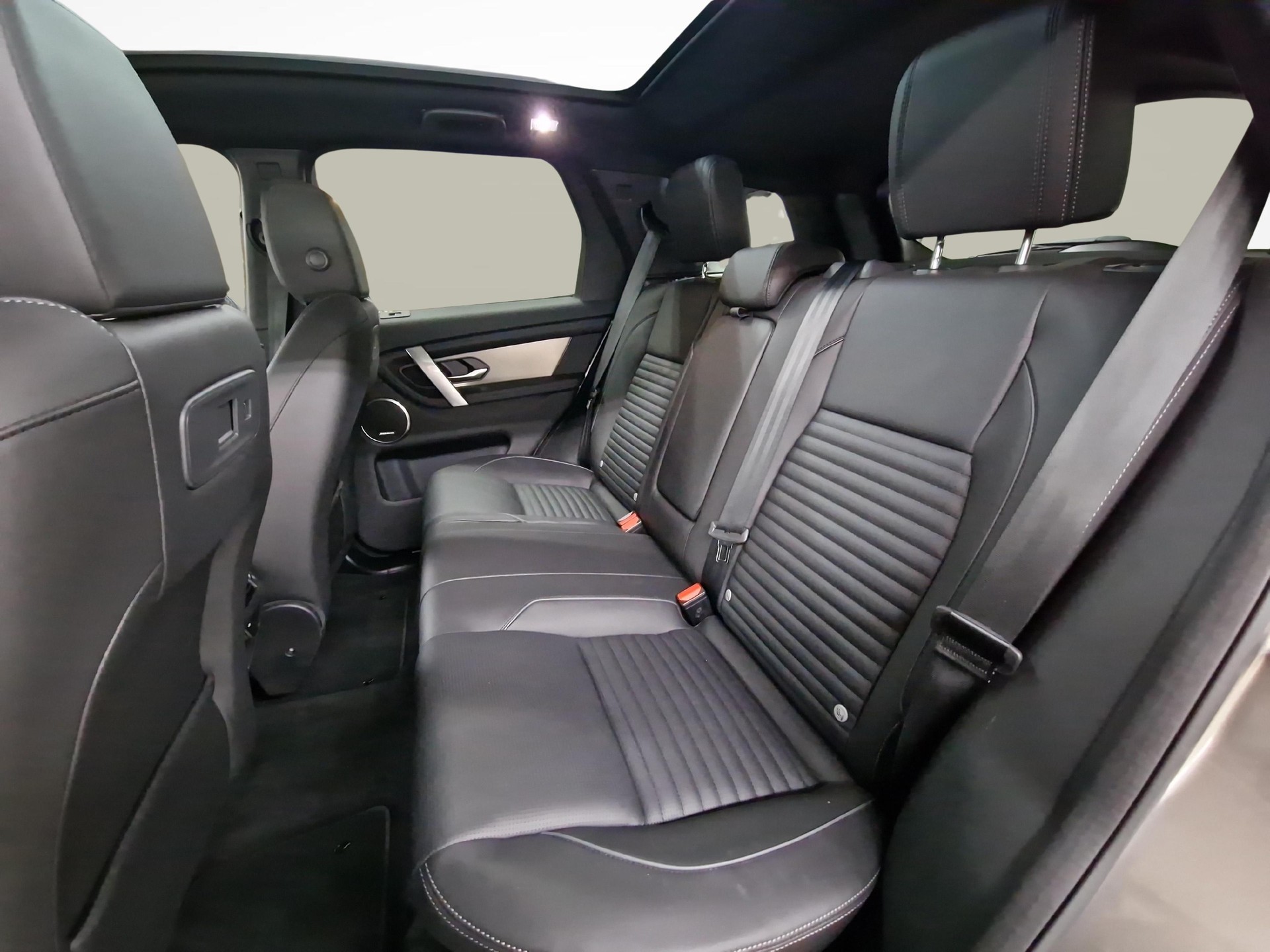LAND ROVER Discovery Sport 1.5 T 270e Dynamic SE-image-10