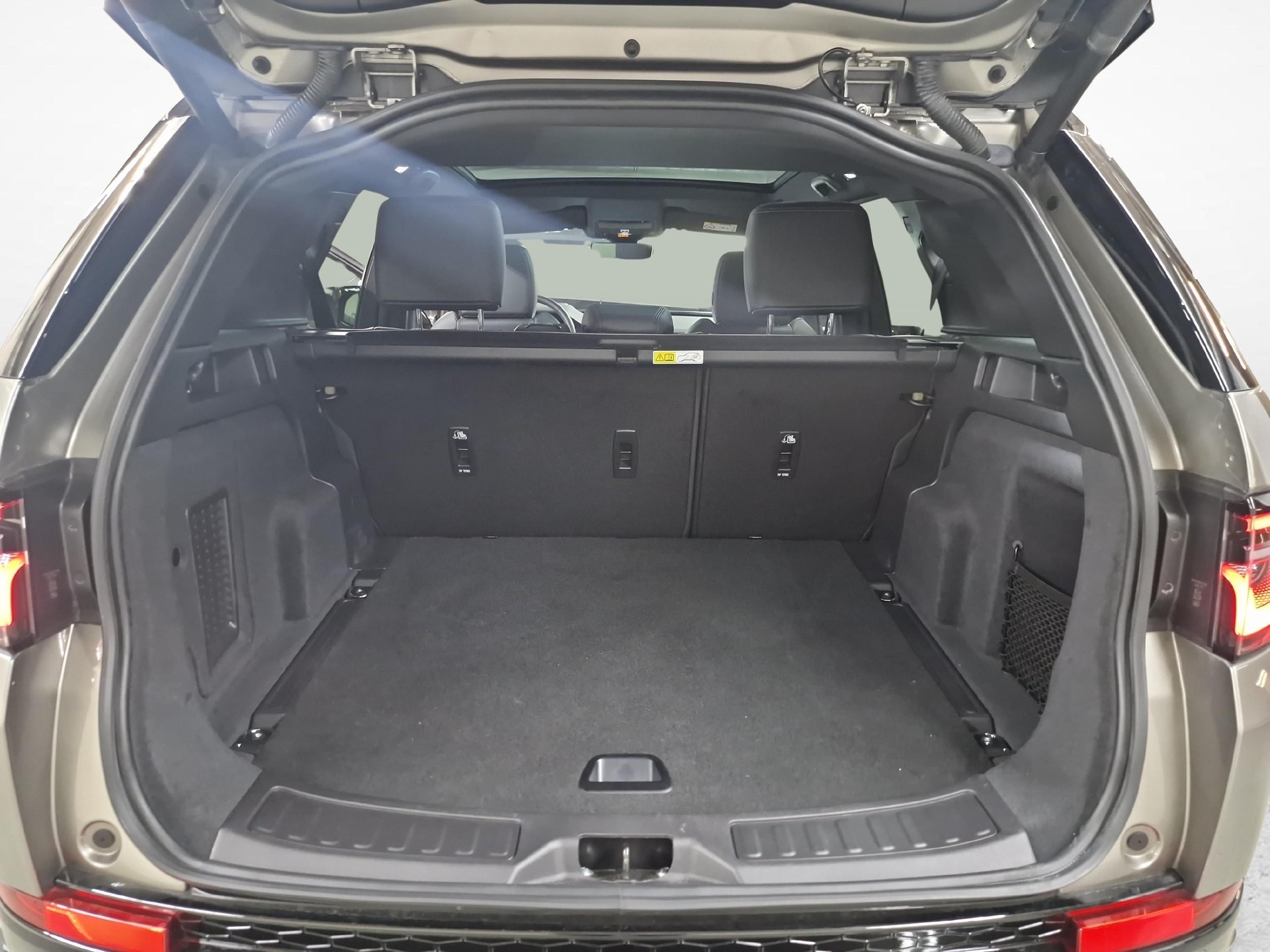 LAND ROVER Discovery Sport 1.5 T 270e Dynamic SE-image-11