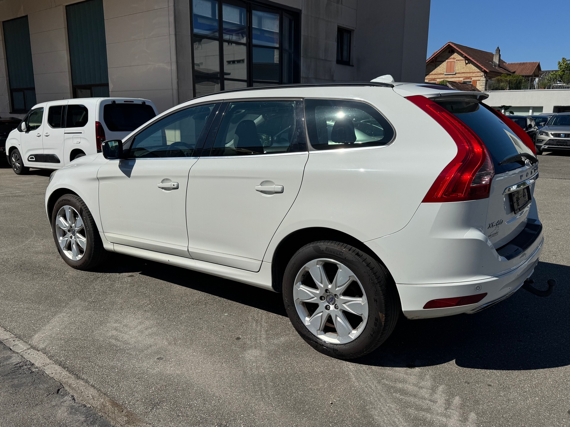 VOLVO XC60 D4 AWD Summum Geartronic-image-3
