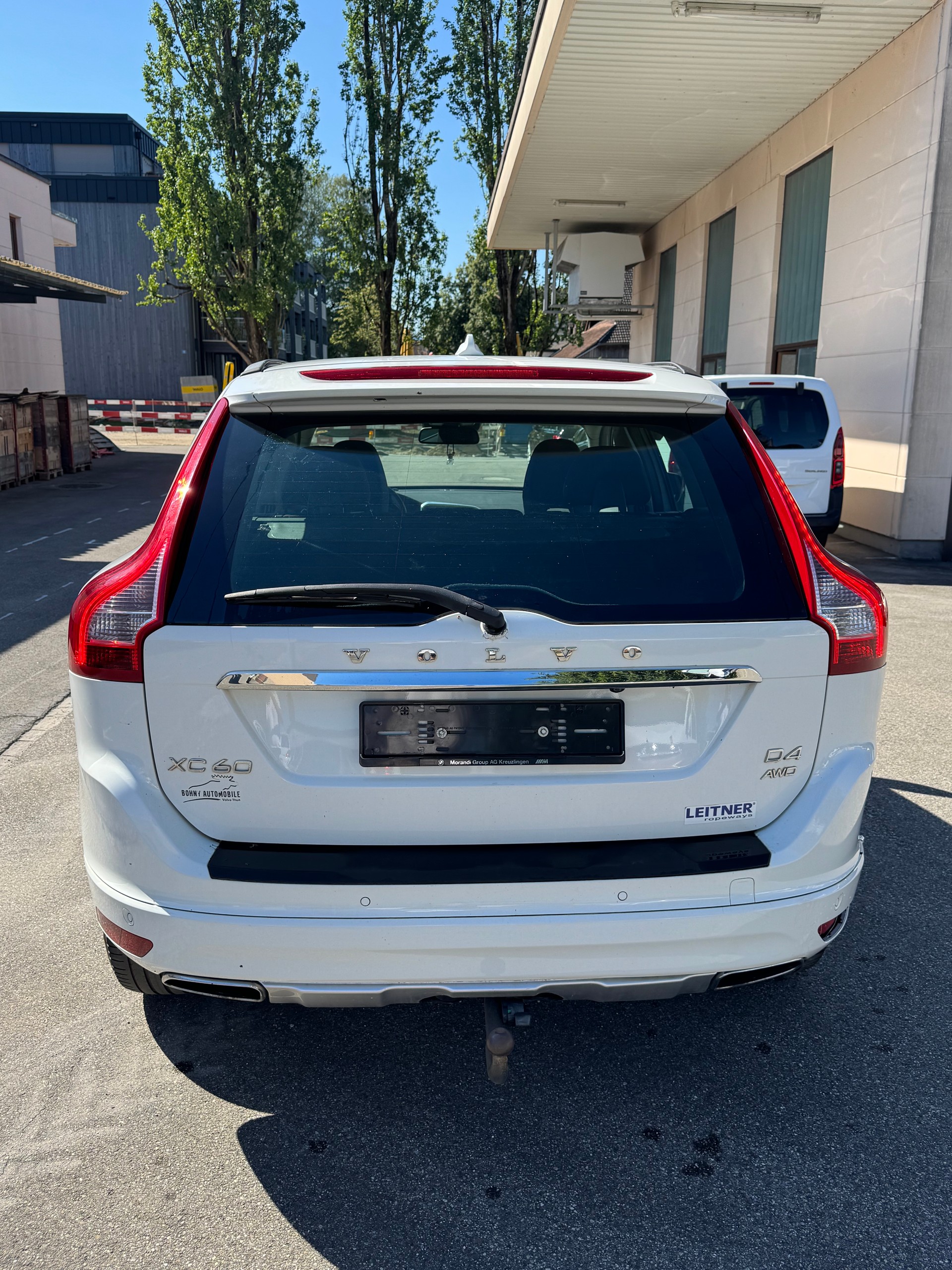 VOLVO XC60 D4 AWD Summum Geartronic-image-5