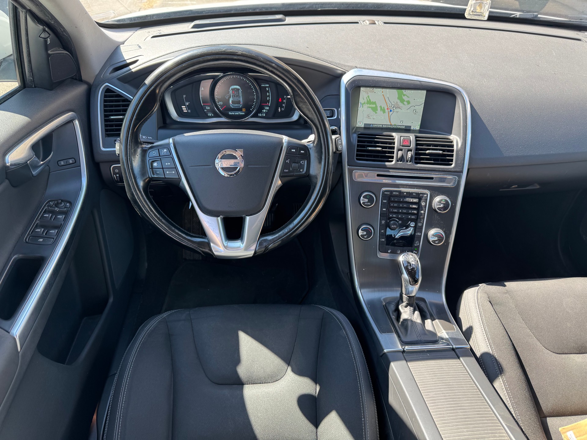 VOLVO XC60 D4 AWD Summum Geartronic-image-6