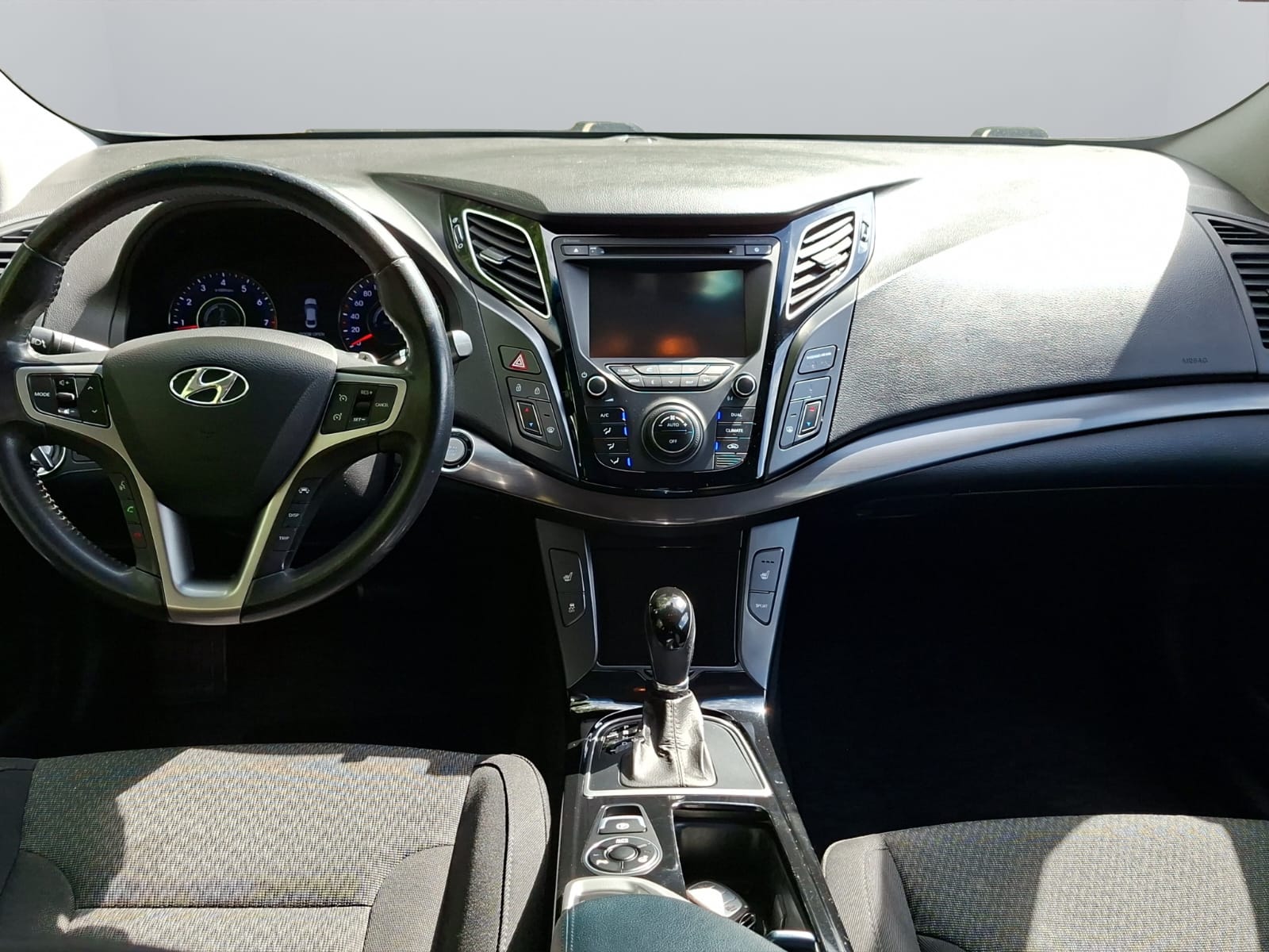 HYUNDAI i40 2.0 GDi Premium Automatic-image-12