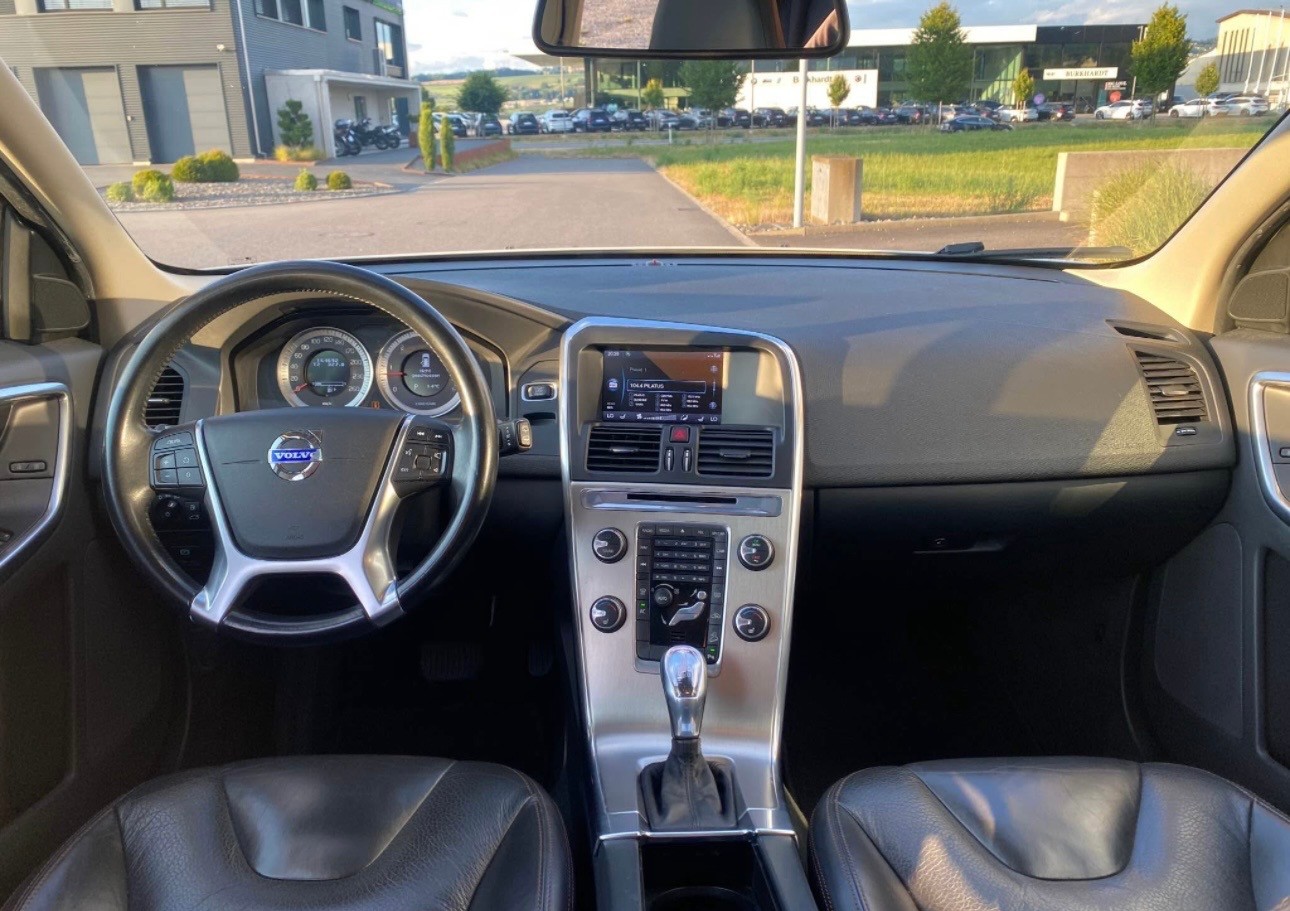 VOLVO XC60-image-4