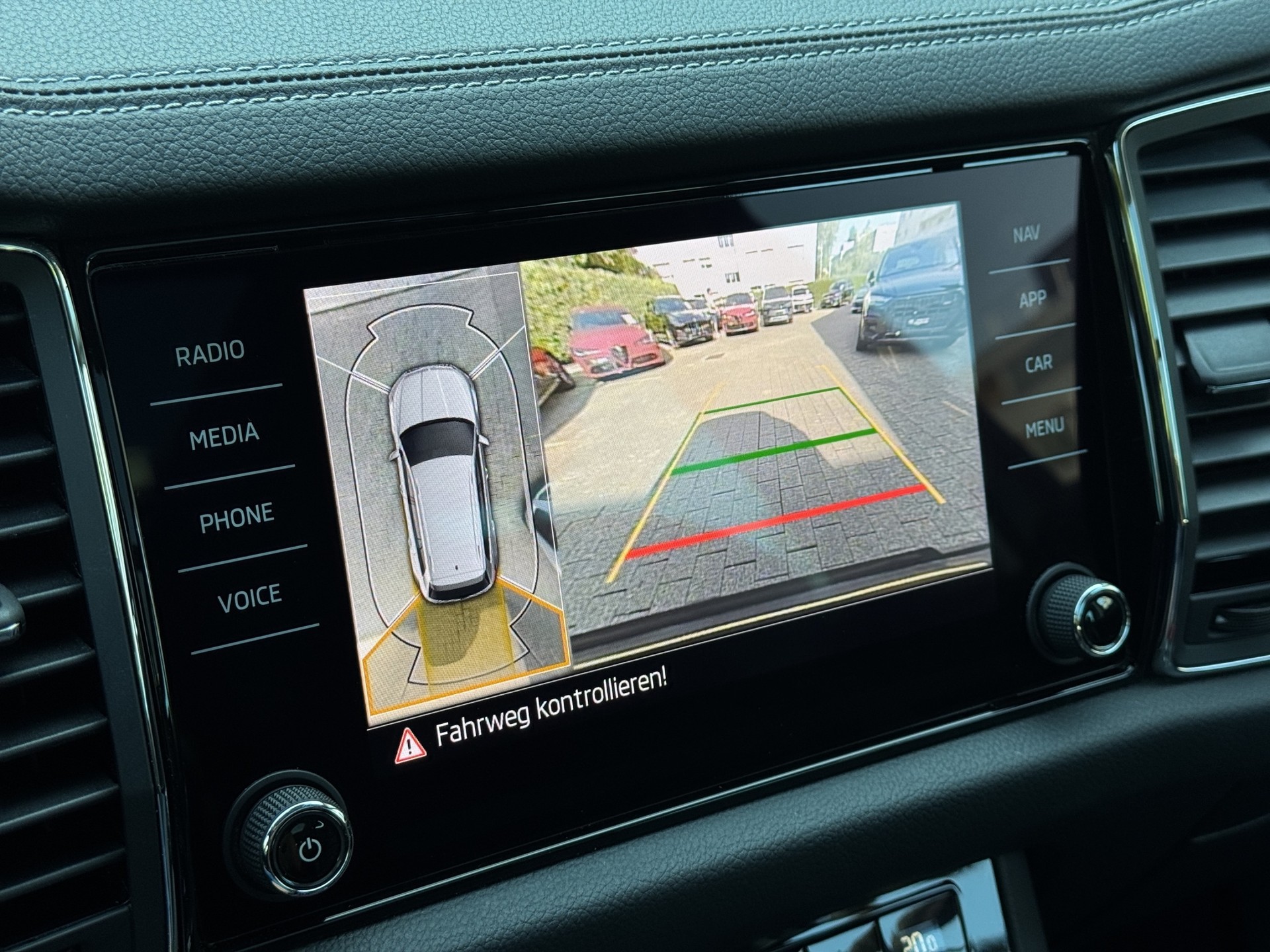 SKODA Kodiaq 1.5 TSI ACT Clever Business DSG "Leder-Pano-360°Kamera"-image-20