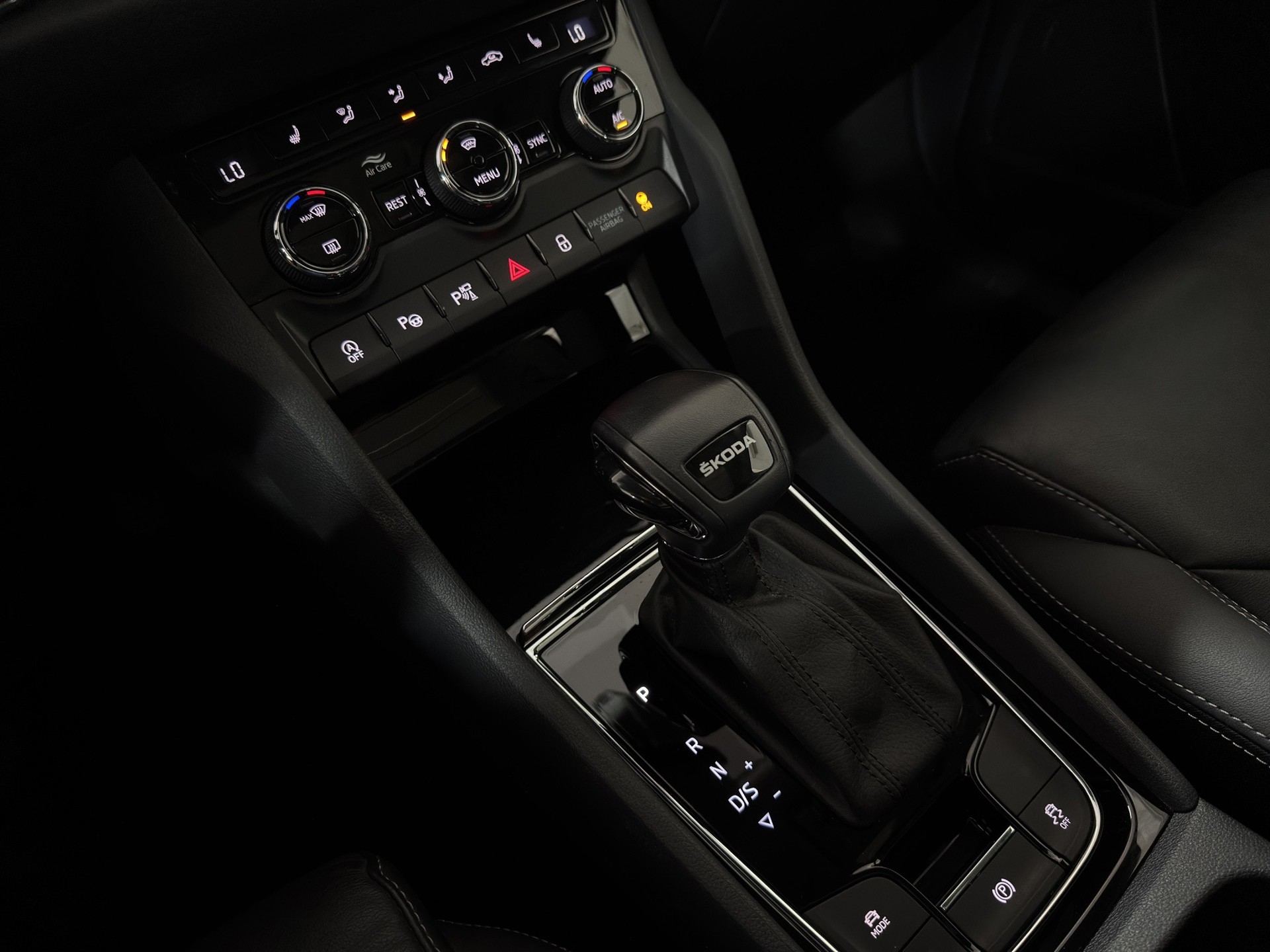 SKODA Kodiaq 1.5 TSI ACT Clever Business DSG "Leder-Pano-360°Kamera"-image-16