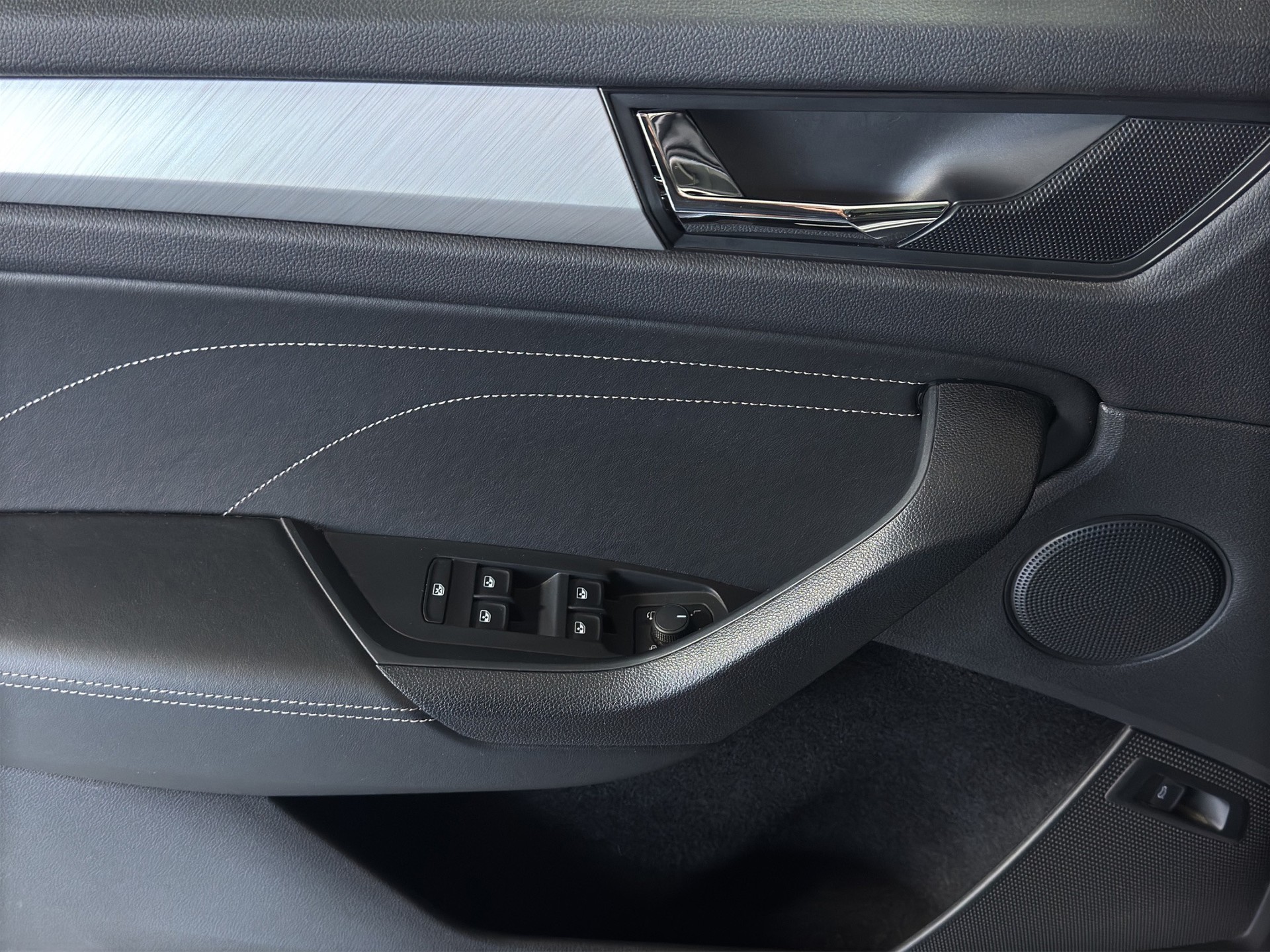 SKODA Kodiaq 1.5 TSI ACT Clever Business DSG "Leder-Pano-360°Kamera"-image-9