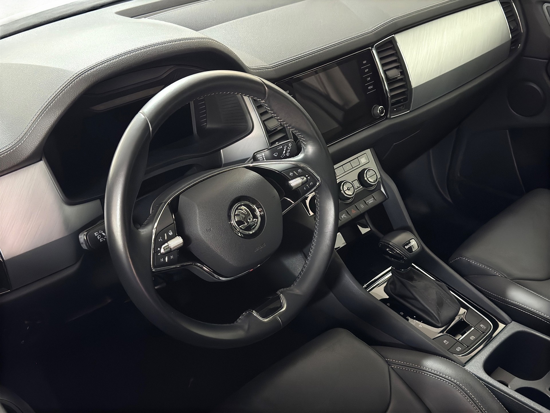 SKODA Kodiaq 1.5 TSI ACT Clever Business DSG "Leder-Pano-360°Kamera"-image-13