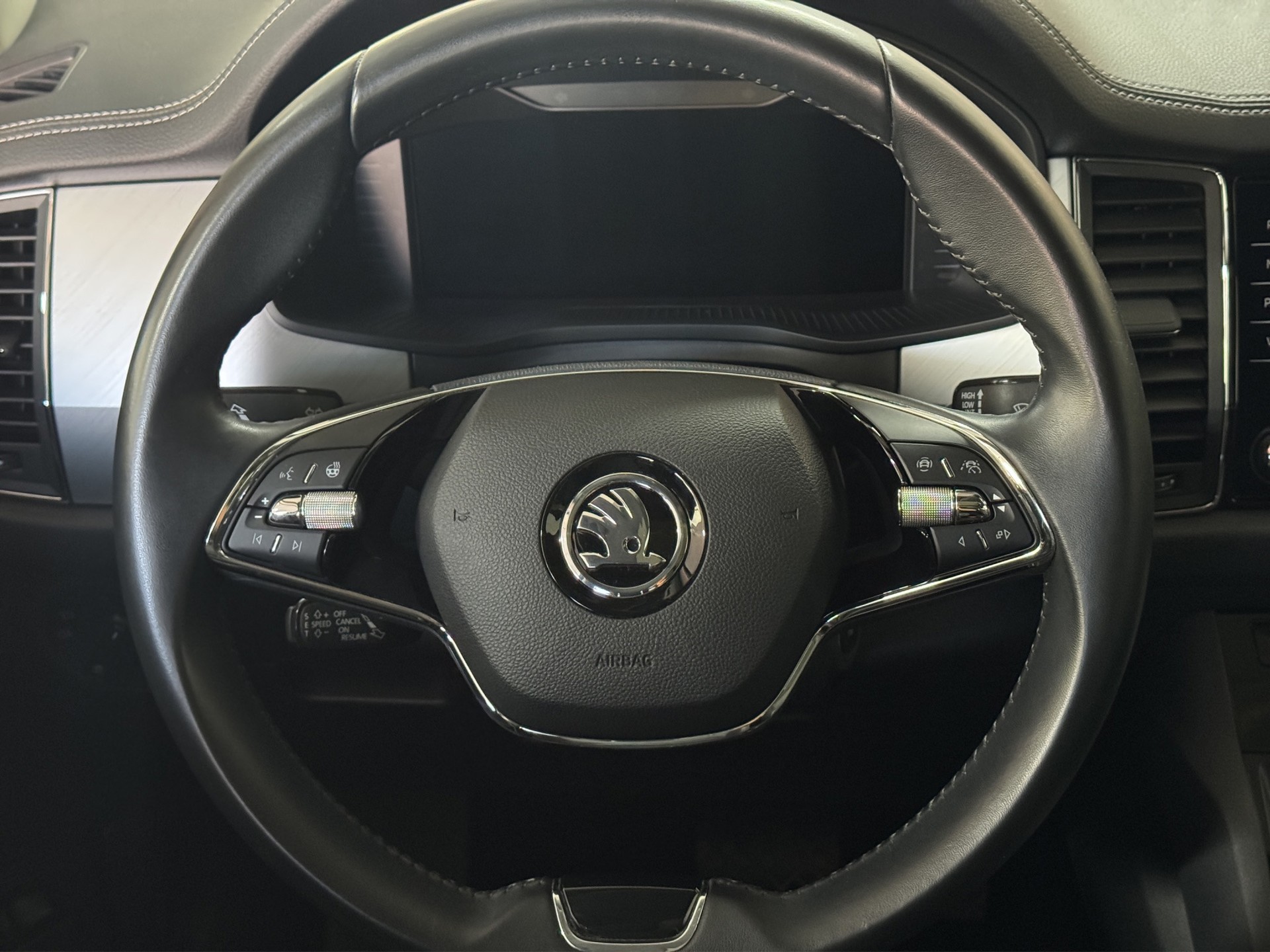 SKODA Kodiaq 1.5 TSI ACT Clever Business DSG "Leder-Pano-360°Kamera"-image-14
