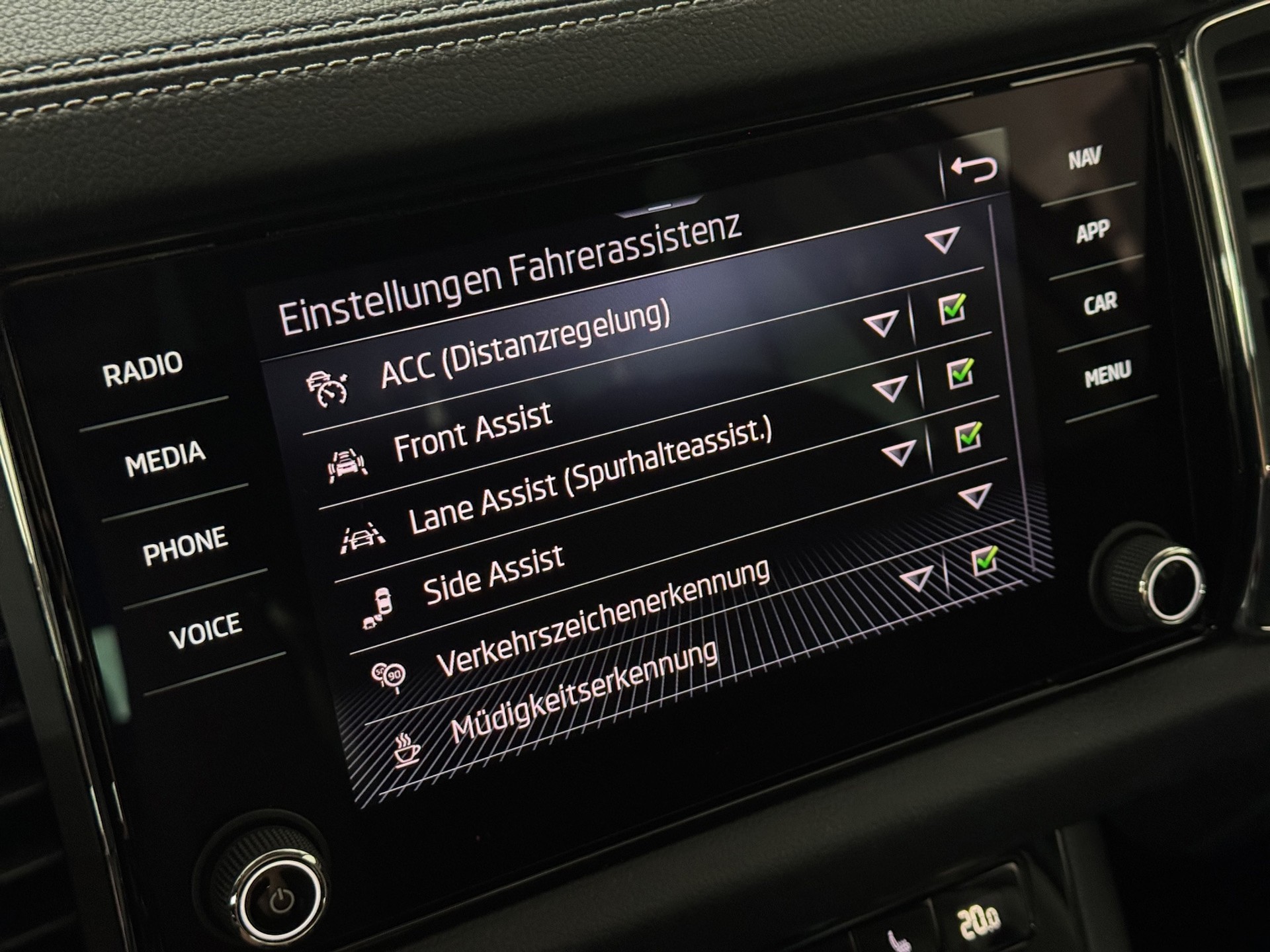 SKODA Kodiaq 1.5 TSI ACT Clever Business DSG "Leder-Pano-360°Kamera"-image-22