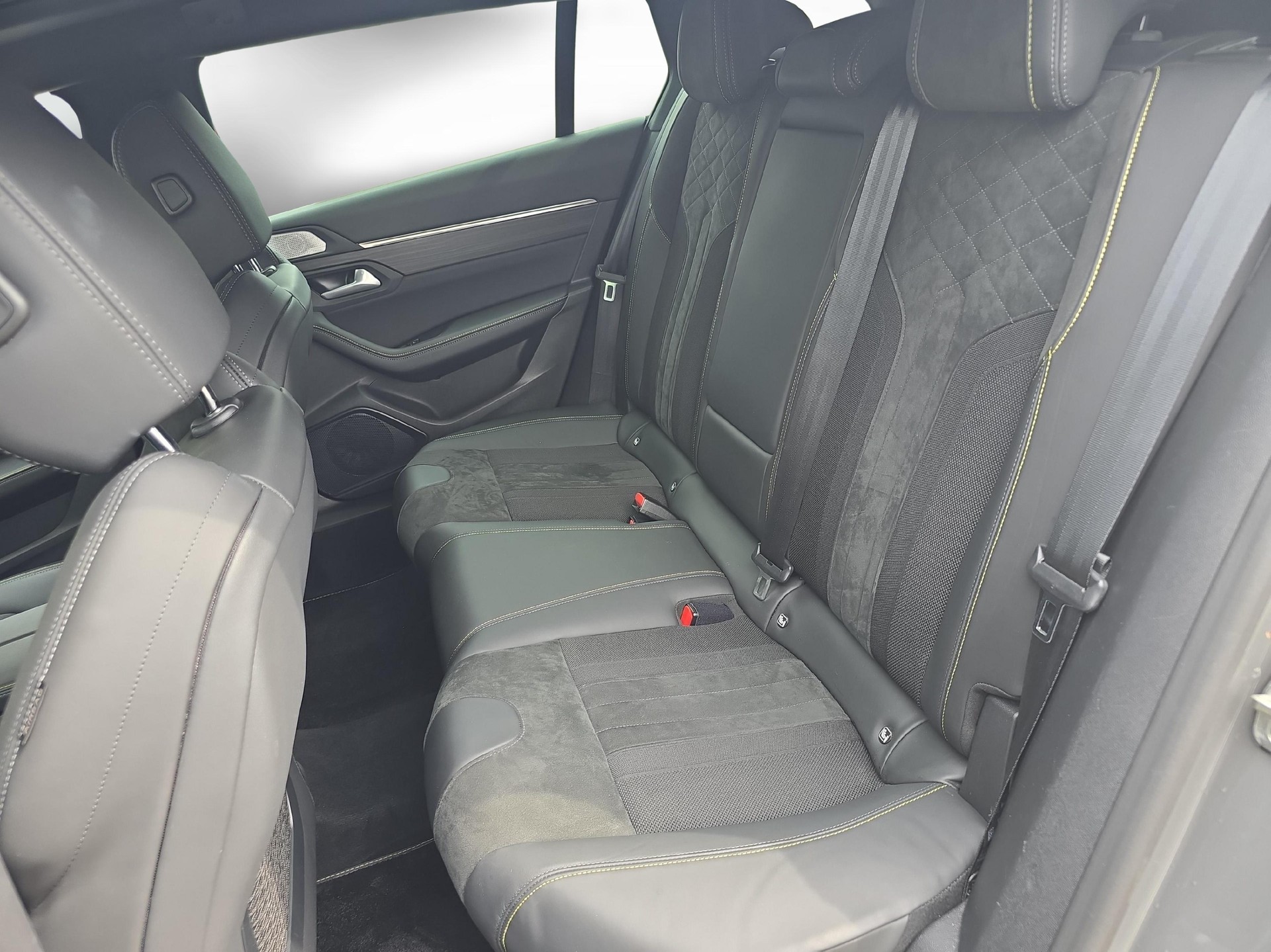 PEUGEOT 508 SW 1.6 Plug-in Hybrid4 PSE-image-11