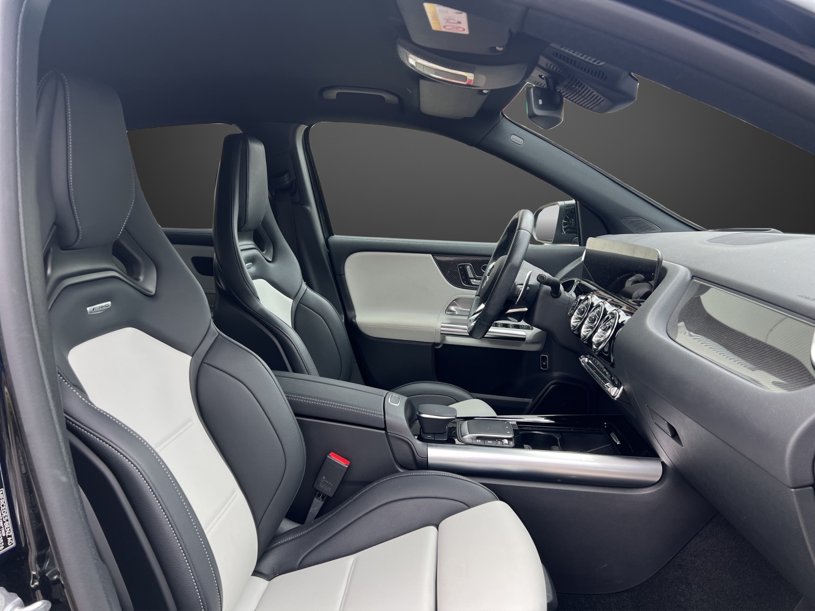 MERCEDES-BENZ GLA 35 AMG 4Matic 8G-Speedshift DCT-image-11