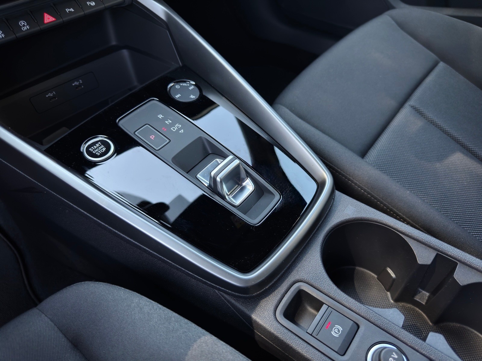 AUDI A3 Sportback 35 TFSI Attraction S-tronic-image-18