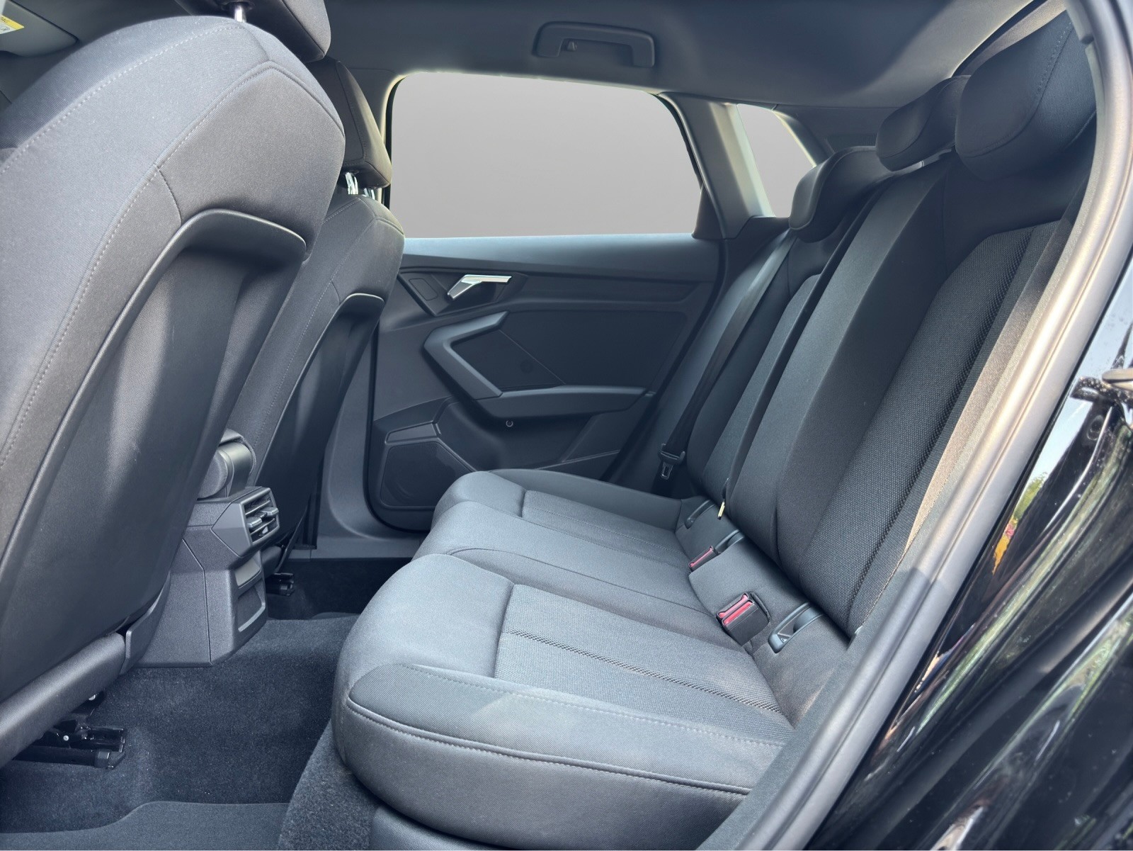 AUDI A3 Sportback 35 TFSI Attraction S-tronic-image-10