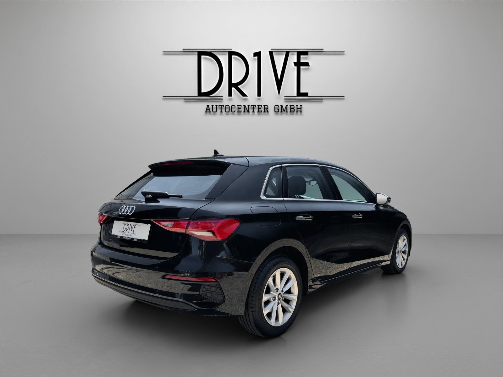 AUDI A3 Sportback 35 TFSI Attraction S-tronic-image-4