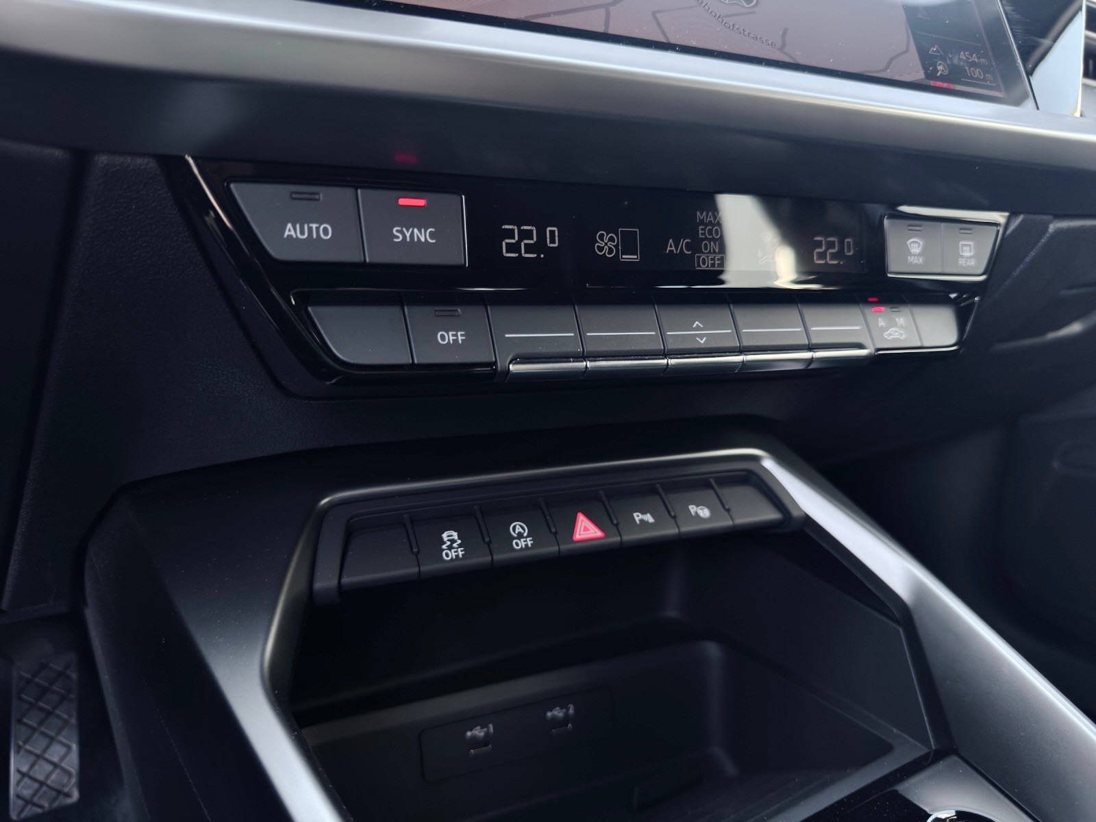 AUDI A3 Sportback 35 TFSI Attraction S-tronic-image-19