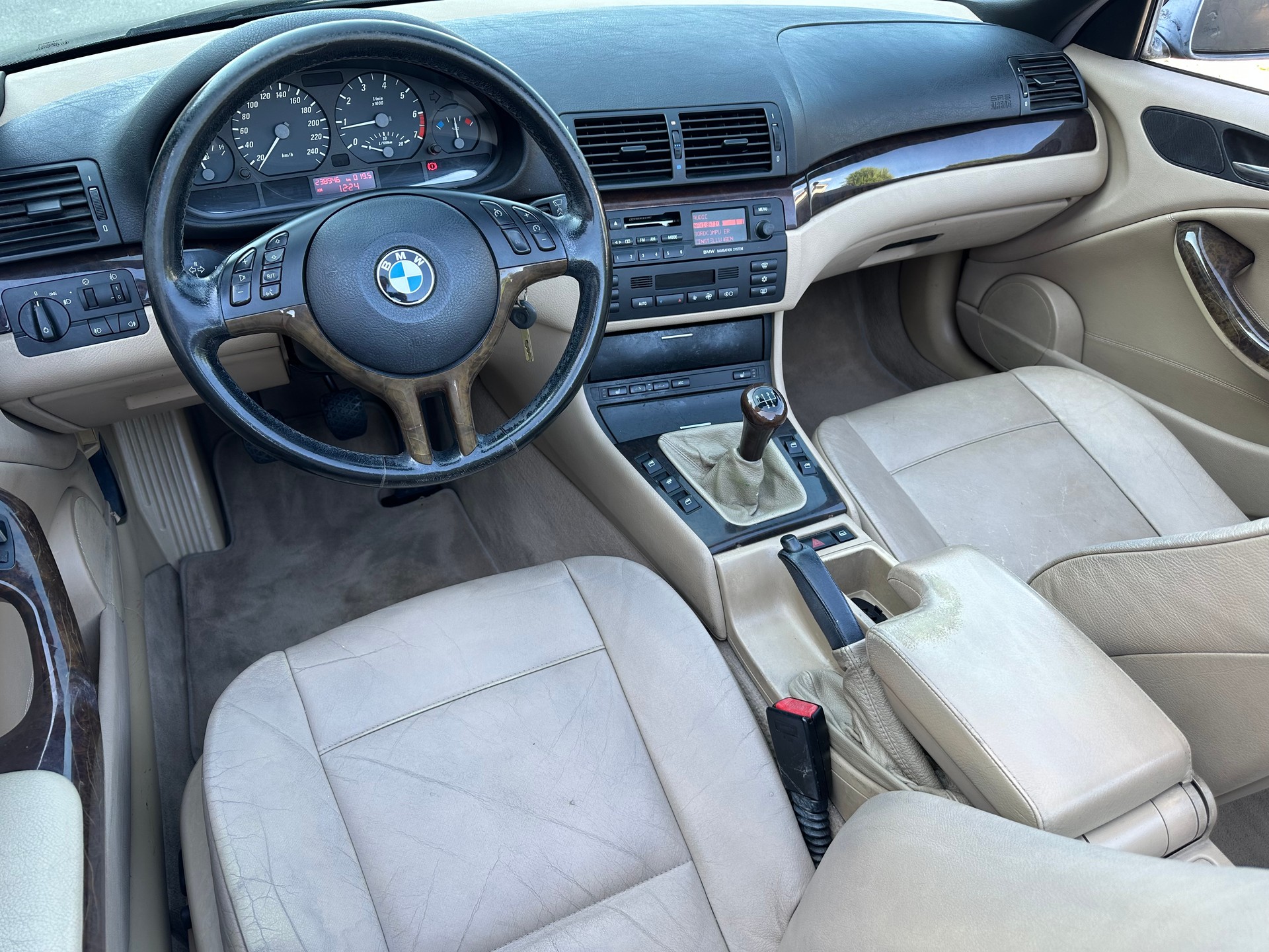 BMW 320Ci Cabriolet-image-7