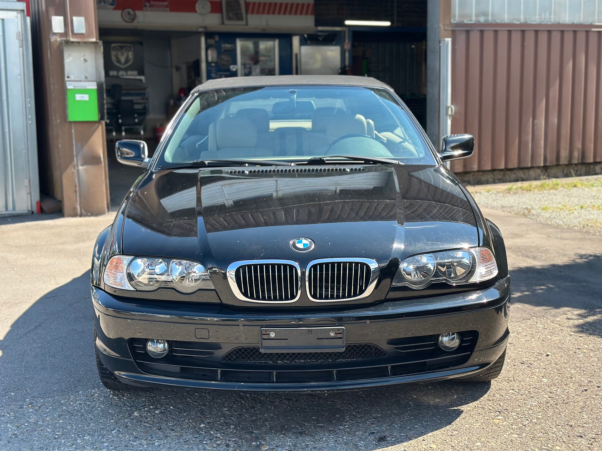 BMW 320Ci Cabriolet-image-6