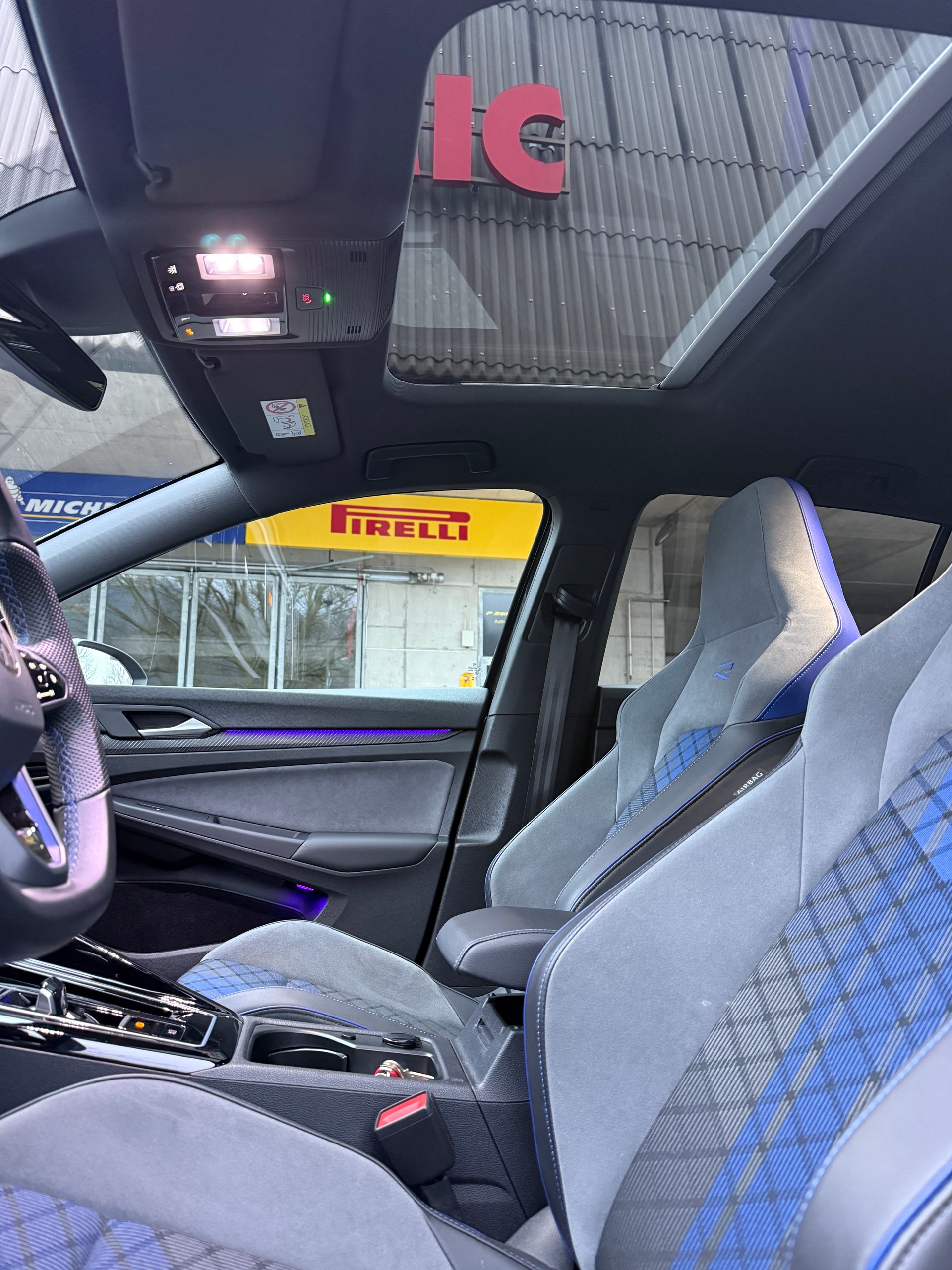 VW Golf R-image-8