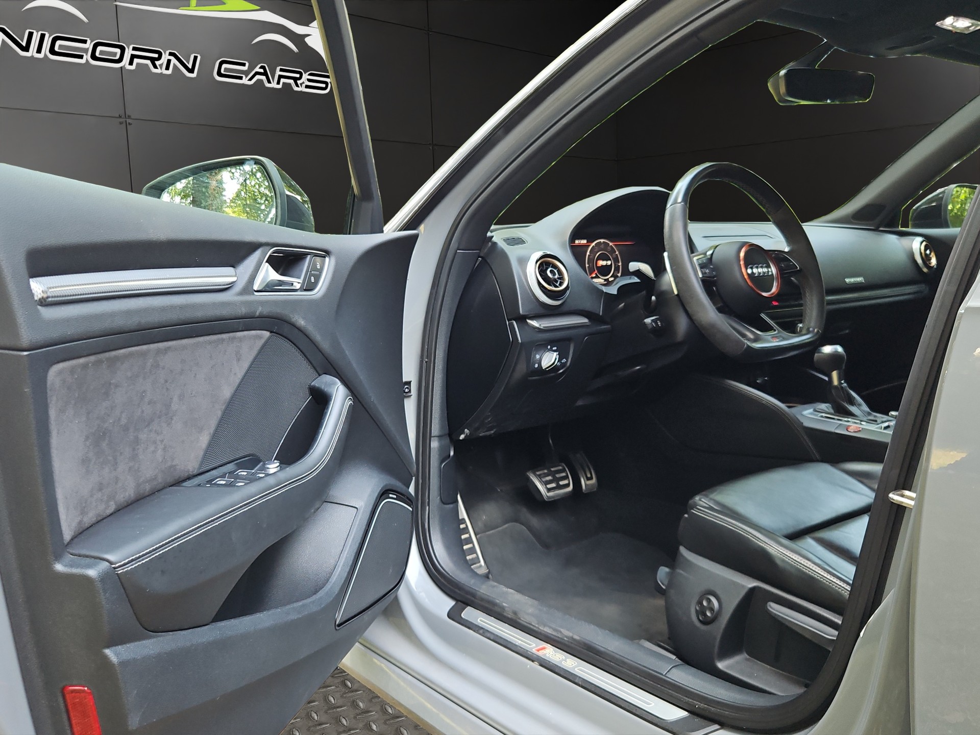 AUDI RS3 Sportback 2.5 TSI quattro S-tronic-image-18
