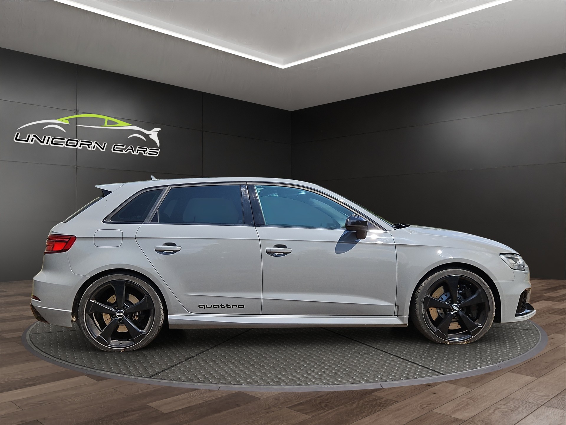AUDI RS3 Sportback 2.5 TSI quattro S-tronic-showroom-element-1
