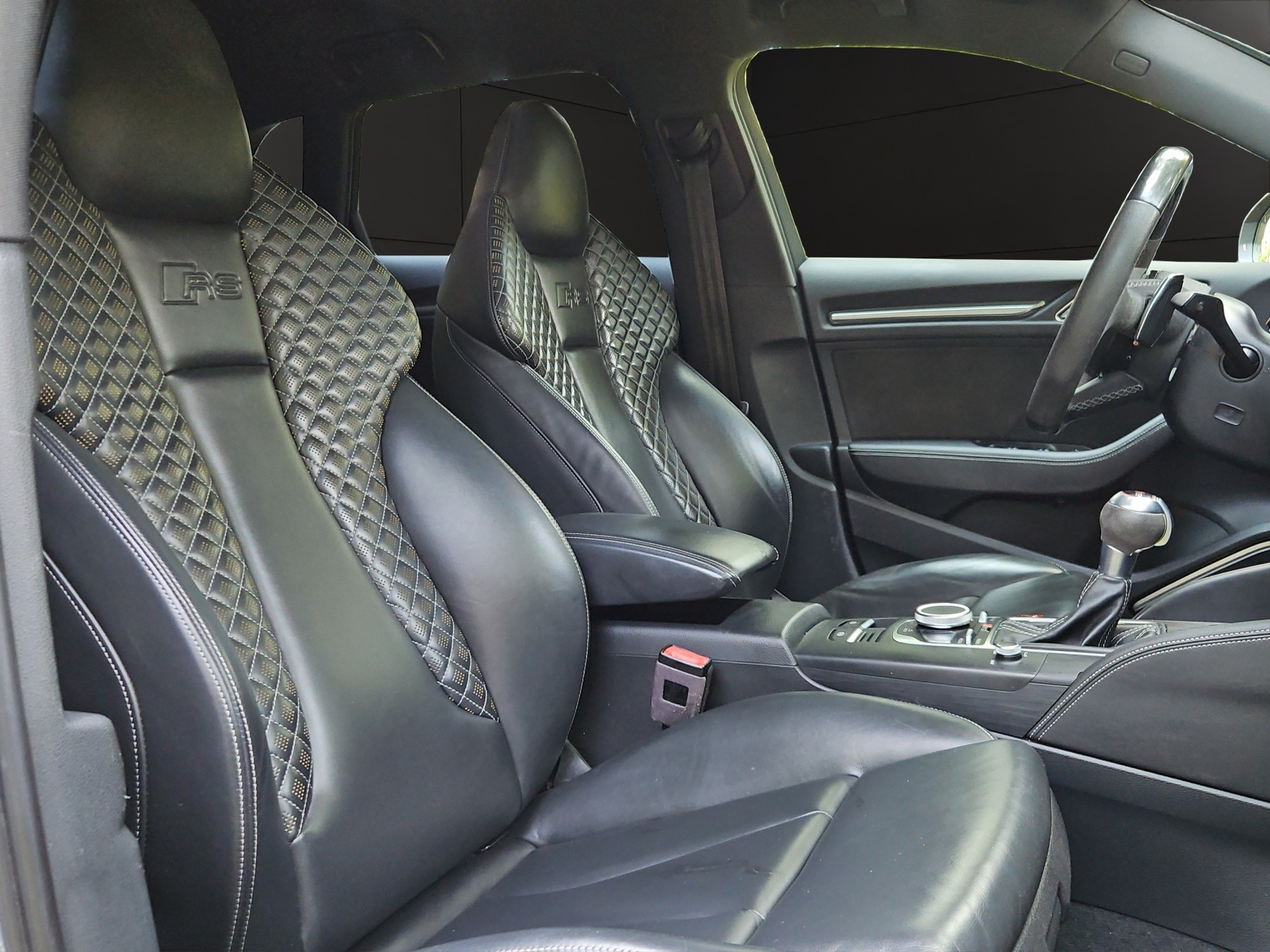 AUDI RS3 Sportback 2.5 TSI quattro S-tronic-image-19