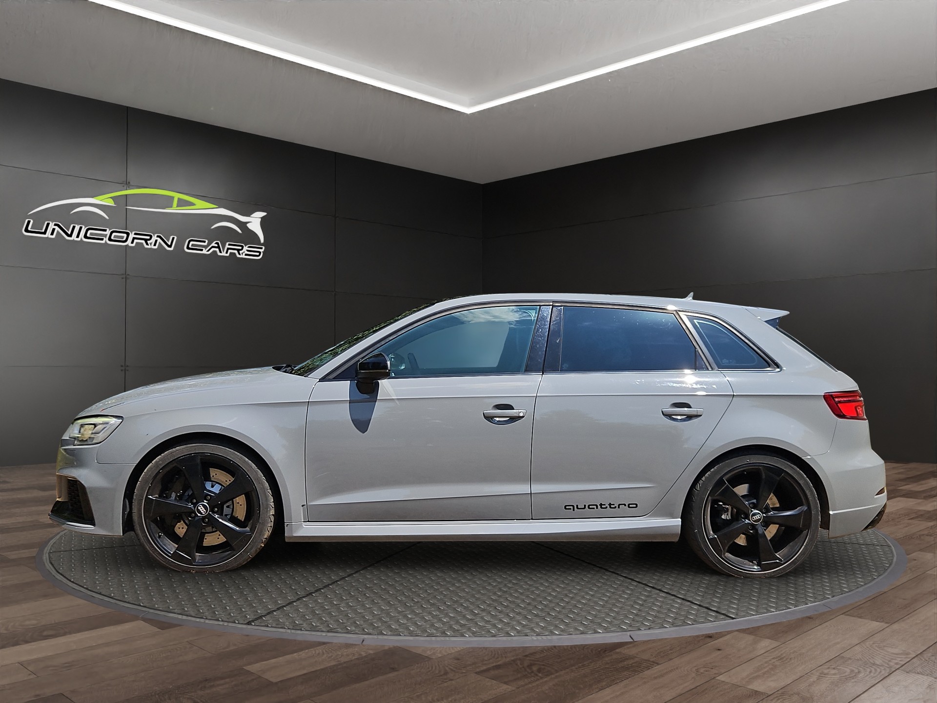 AUDI RS3 Sportback 2.5 TSI quattro S-tronic-image-4