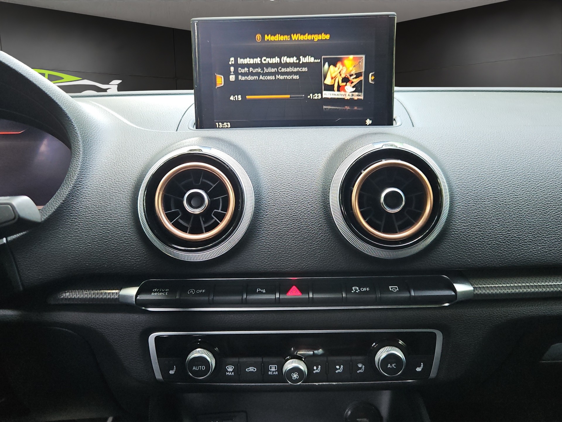 AUDI RS3 Sportback 2.5 TSI quattro S-tronic-image-21
