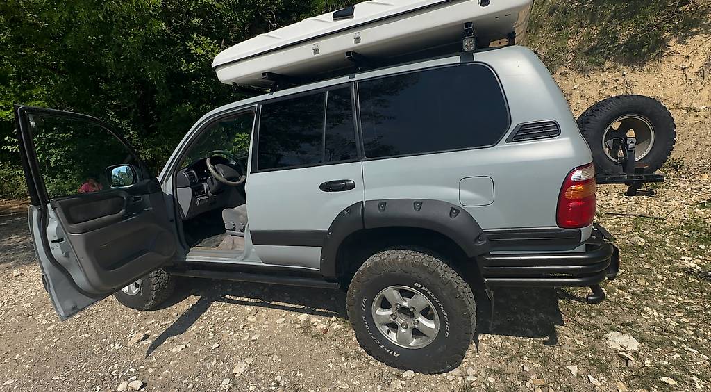 TOYOTA LAND CRUISER-image-4