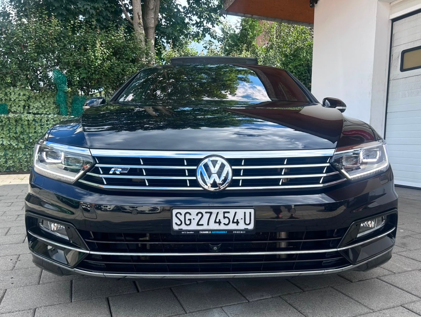 VW Passat Variant 2.0 TDI BMT R-Line DSG 4Motion-image-1