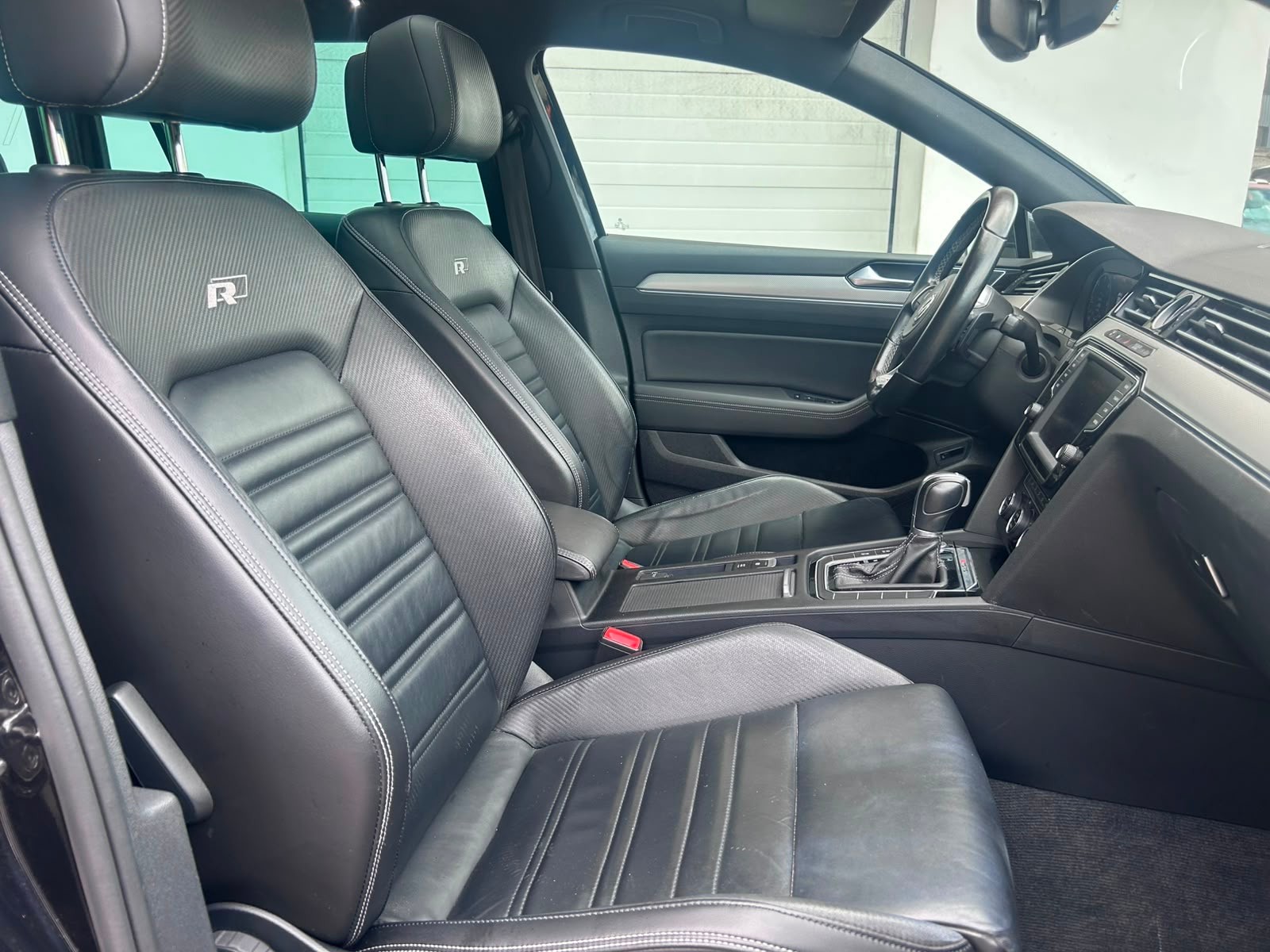 VW Passat Variant 2.0 TDI BMT R-Line DSG 4Motion-image-8