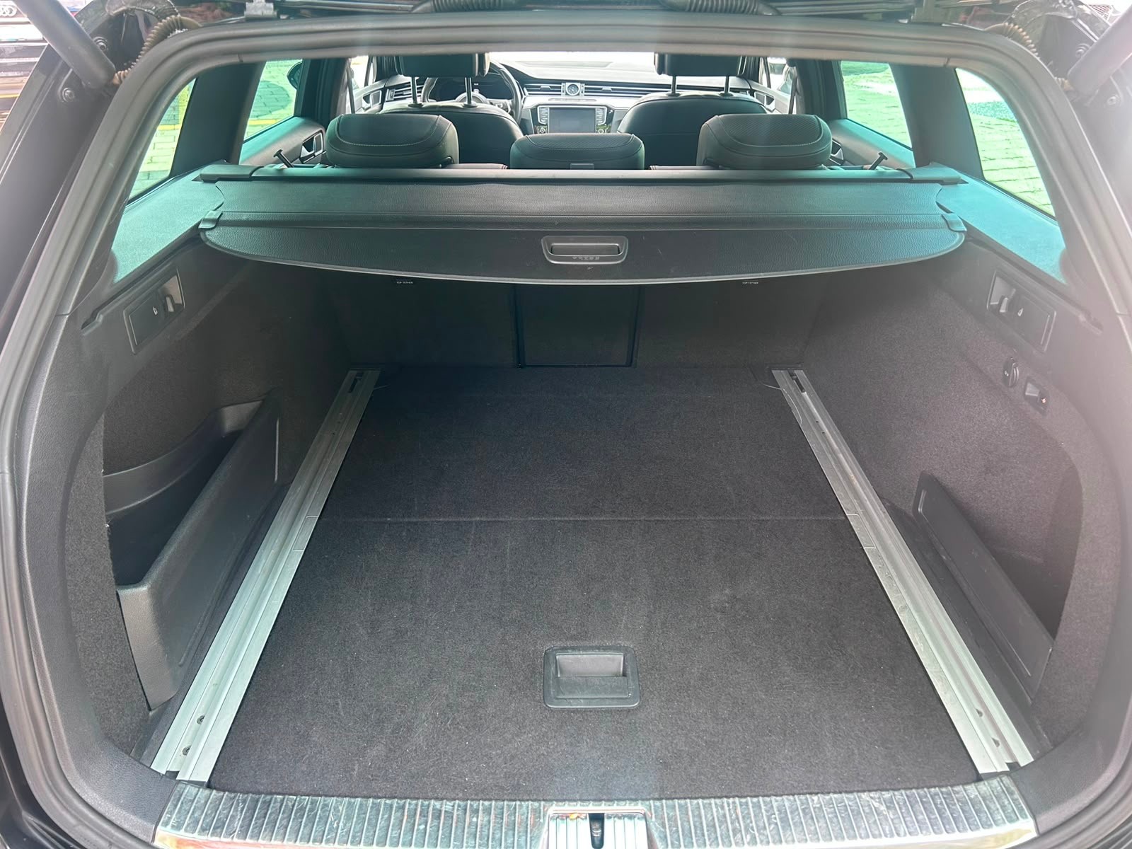 VW Passat Variant 2.0 TDI BMT R-Line DSG 4Motion-image-5