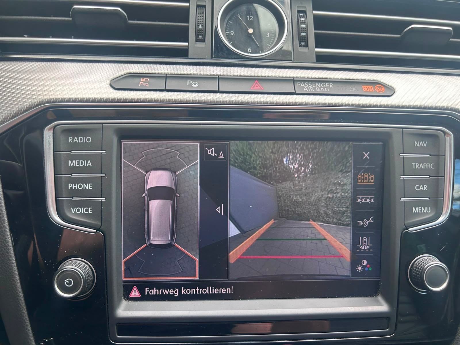 VW Passat Variant 2.0 TDI BMT R-Line DSG 4Motion-image-12