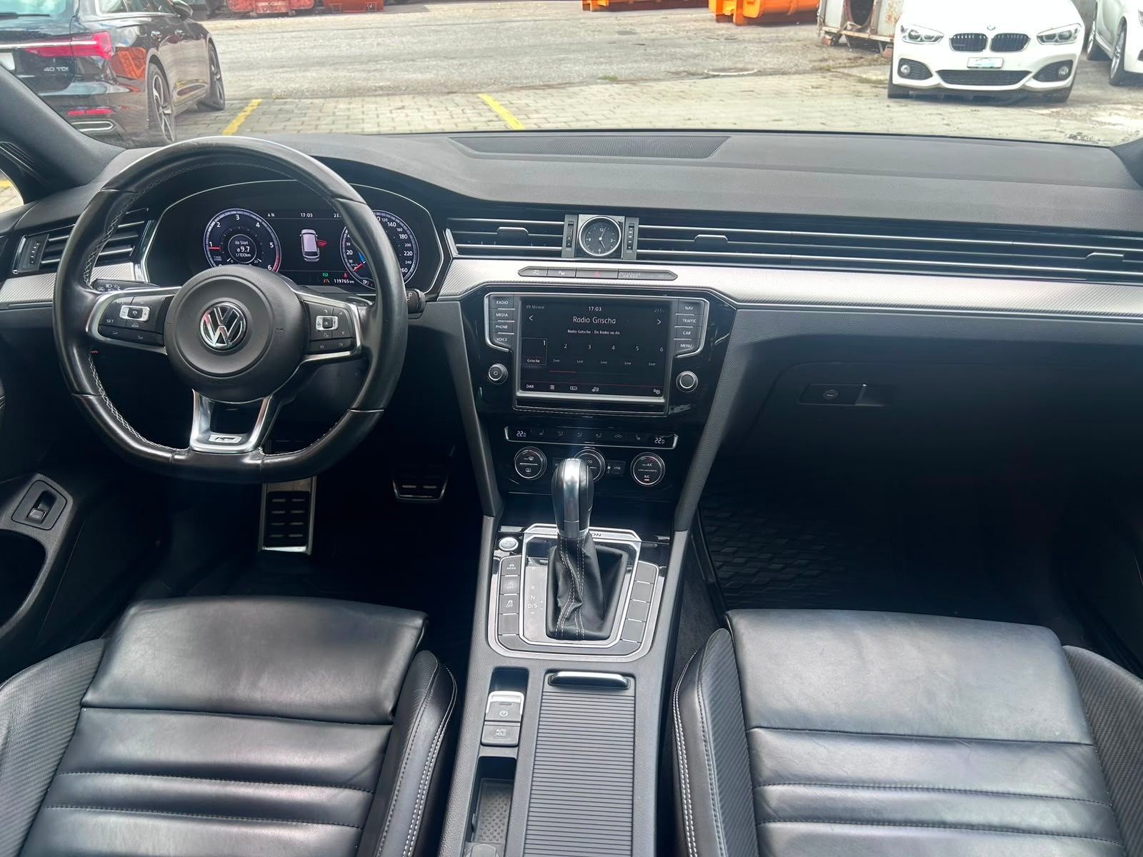 VW Passat Variant 2.0 TDI BMT R-Line DSG 4Motion-image-9